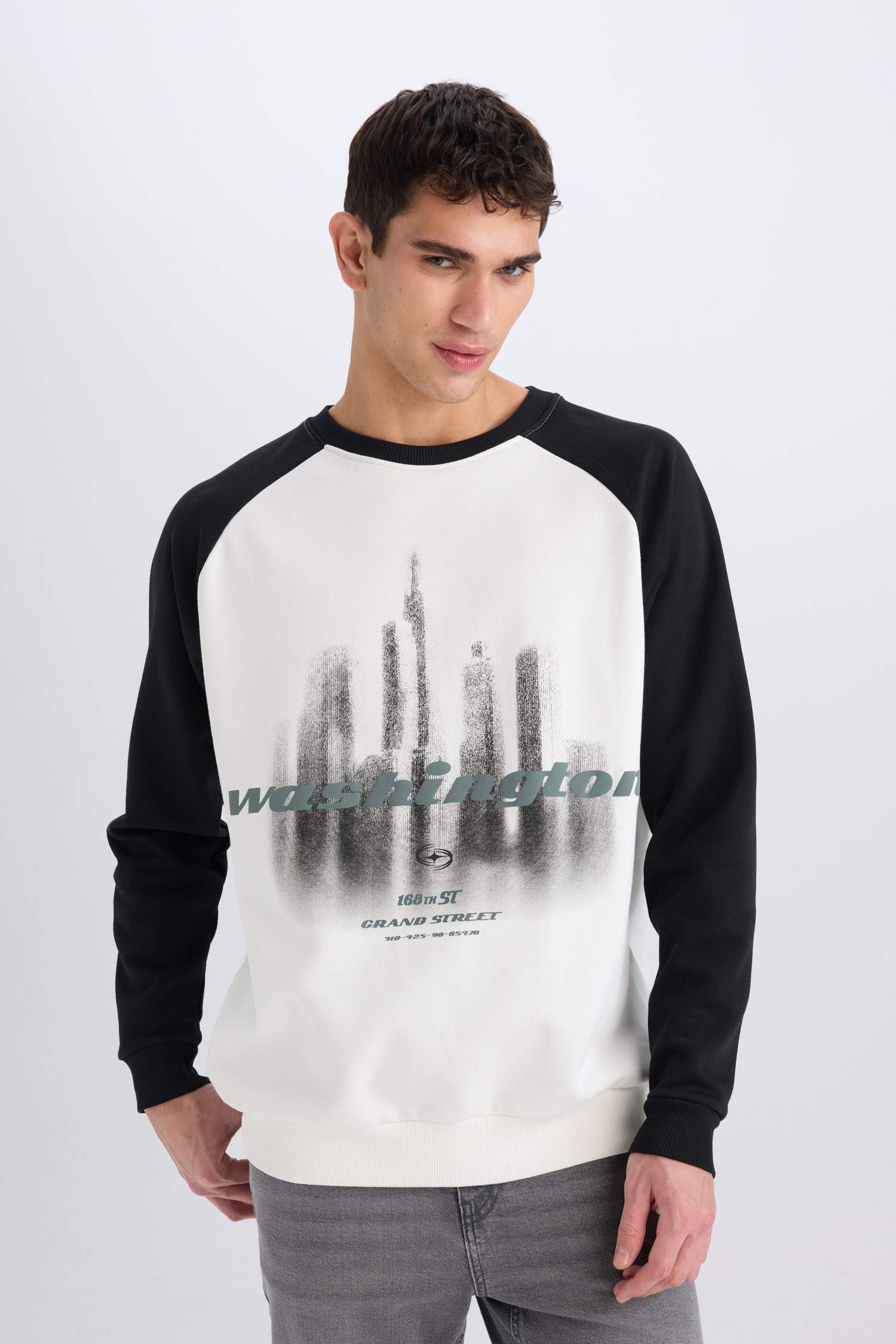 سويت شيرت اوفر سايز مطبوع بياخة مستديرة