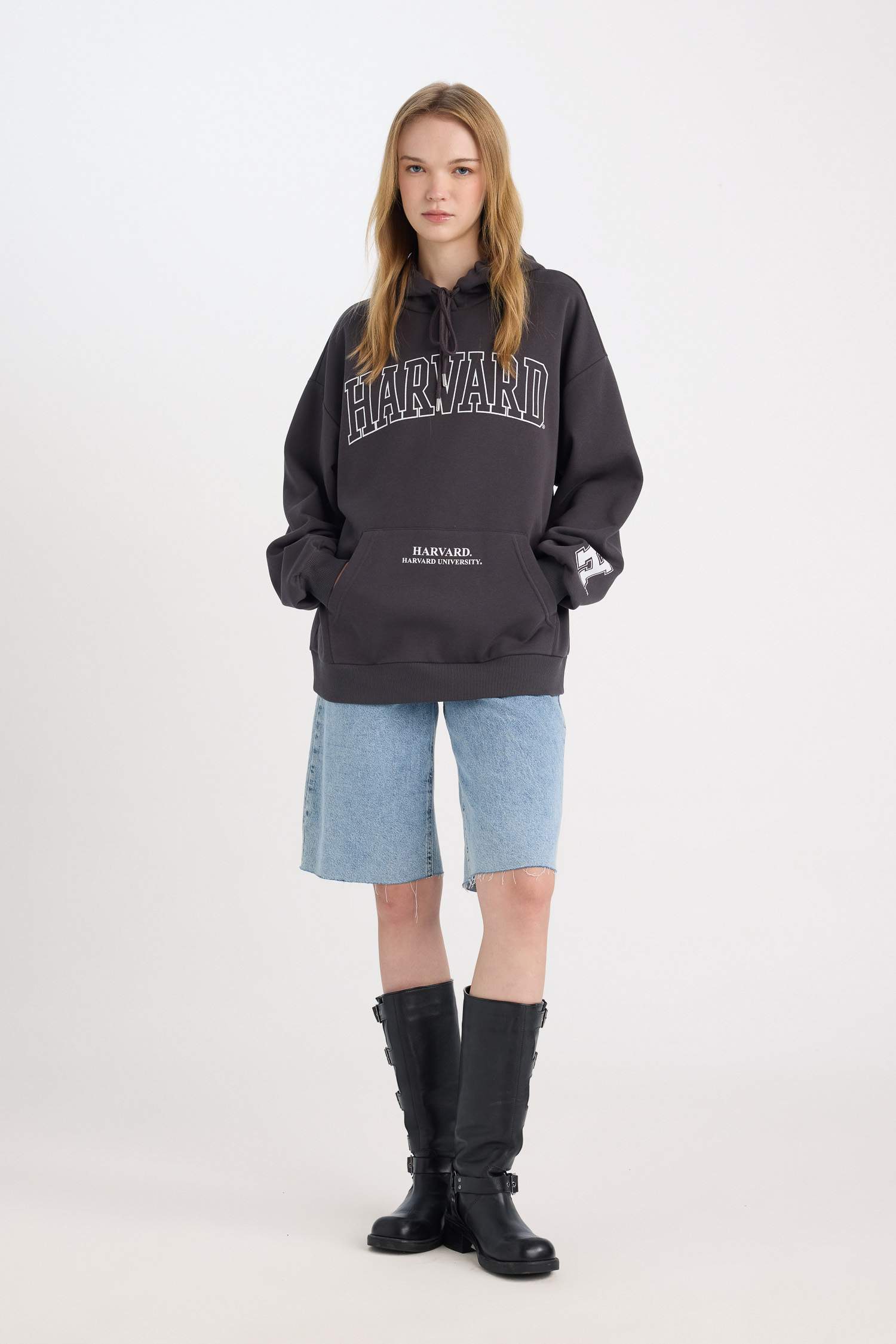 سويت شيرت اوفر سايز تقيل من جامعة هارفارد أنثراسايت
