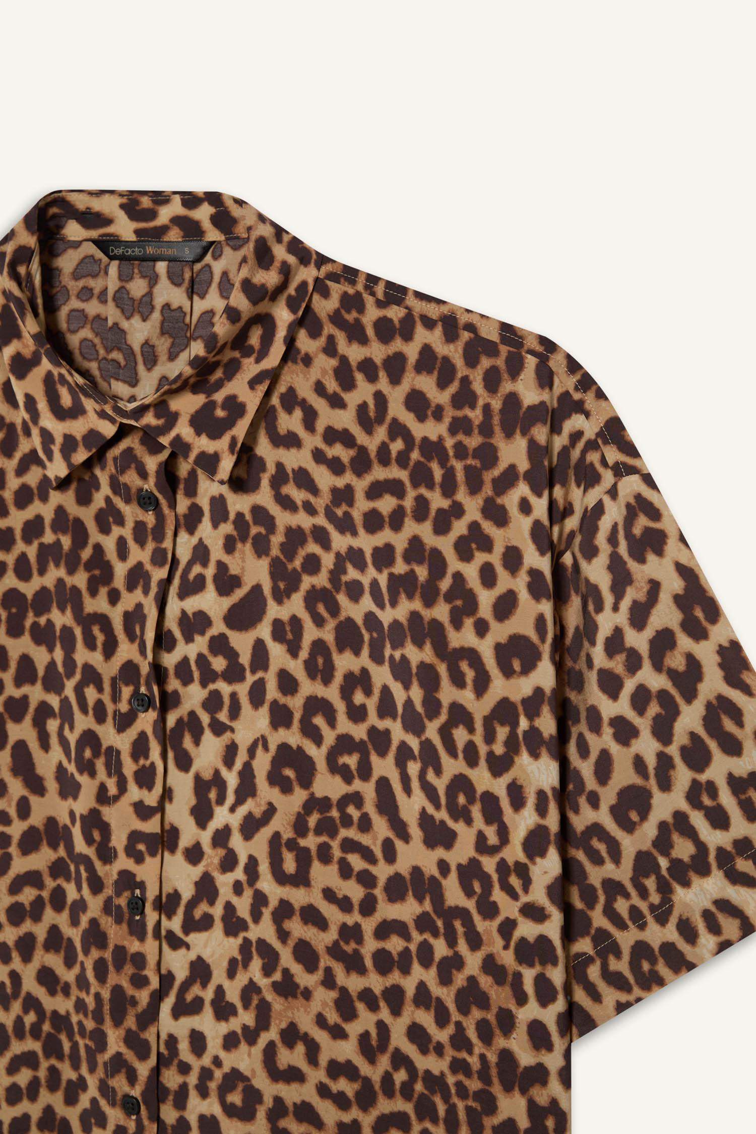 үлкен пішім Қысқа жеңді жейде