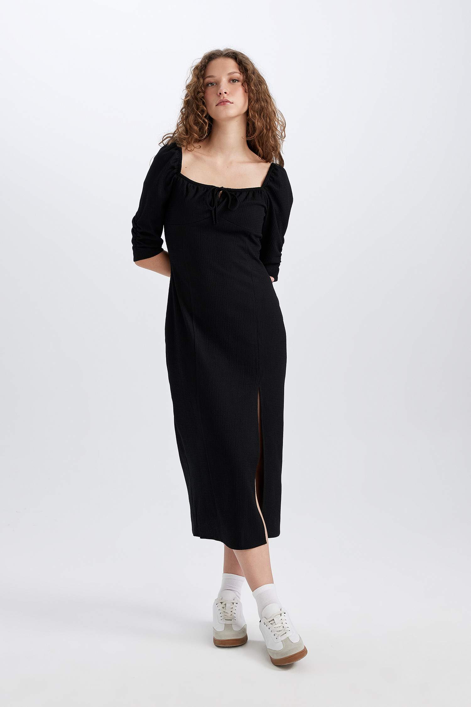 فستان ميدي منسوج بياخة مربعة