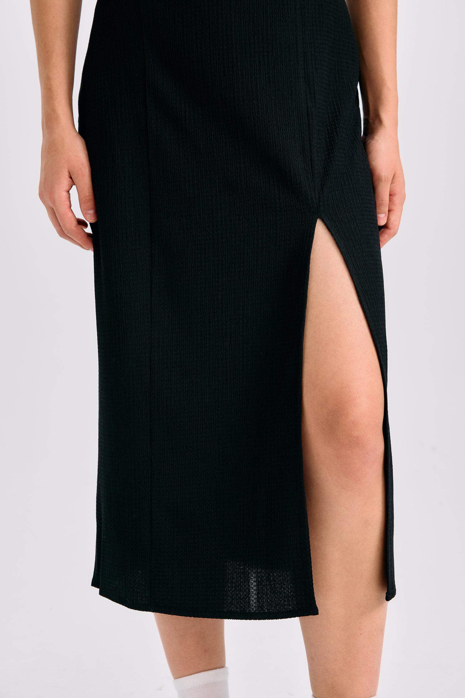 فستان ميدي منسوج بياخة مربعة