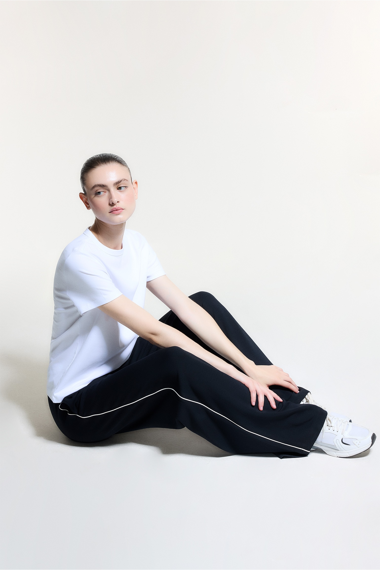 DeFacto Ultra Yumuşak Wide Leg Geniş Paça Standart Boy Modal Sporcu Pantolon görsel 4