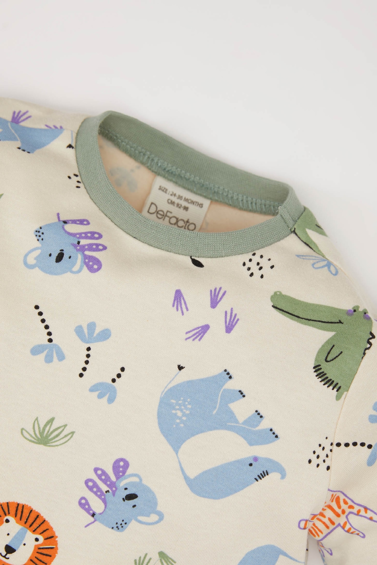 بيجامة أولاد بطبعة سفاري من قطعتين