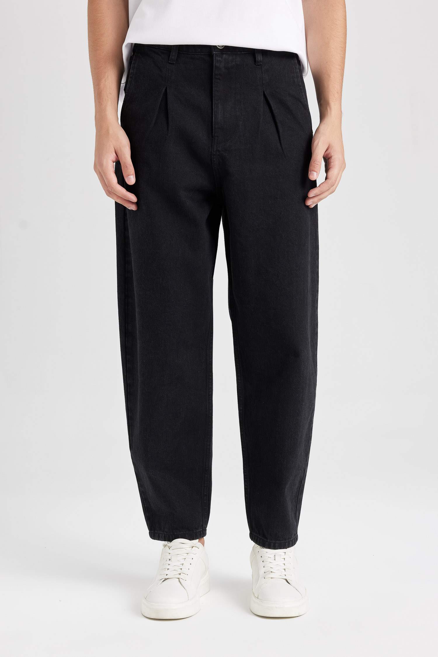 Джинсы свободного кроя 