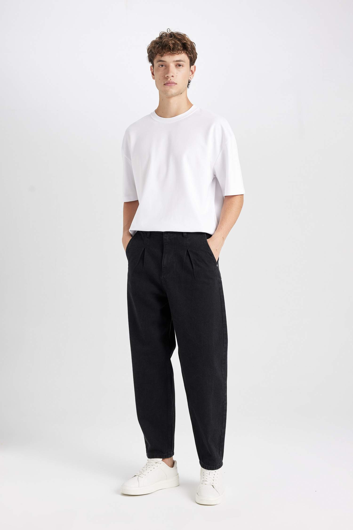 Джинсы свободного кроя 