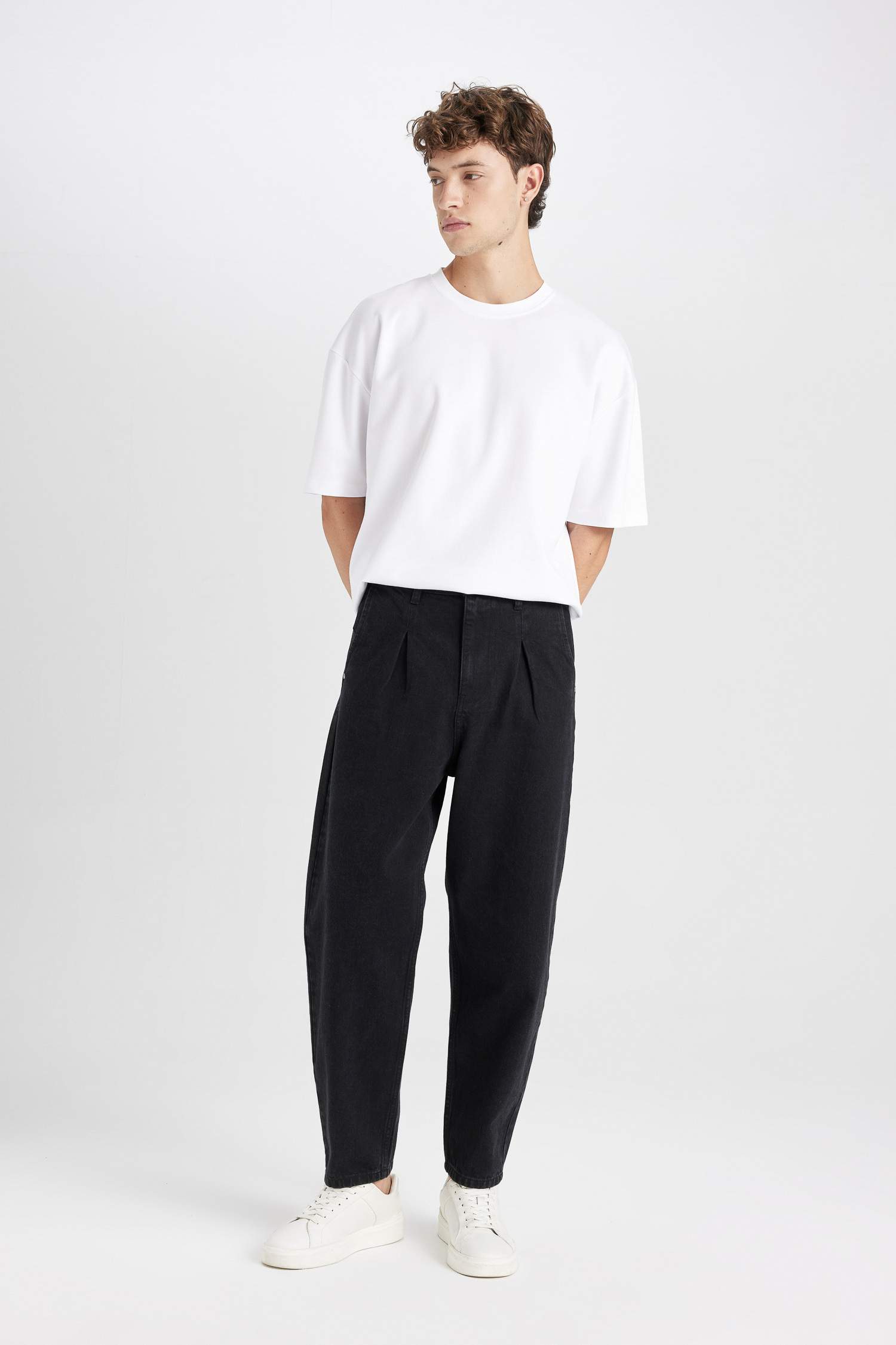 Джинсы свободного кроя 