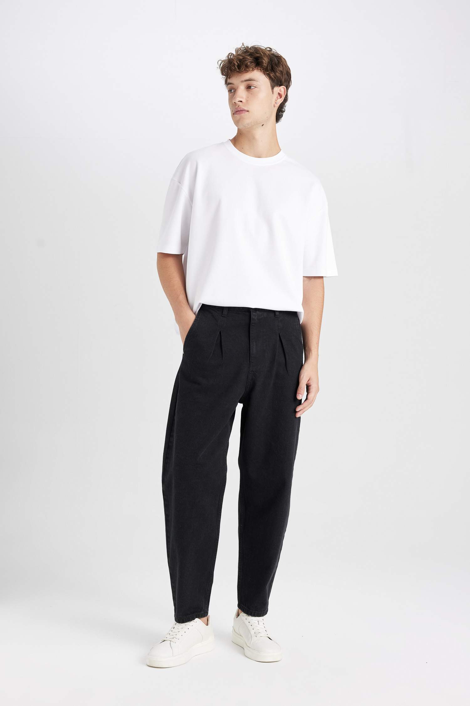 Джинсы свободного кроя 