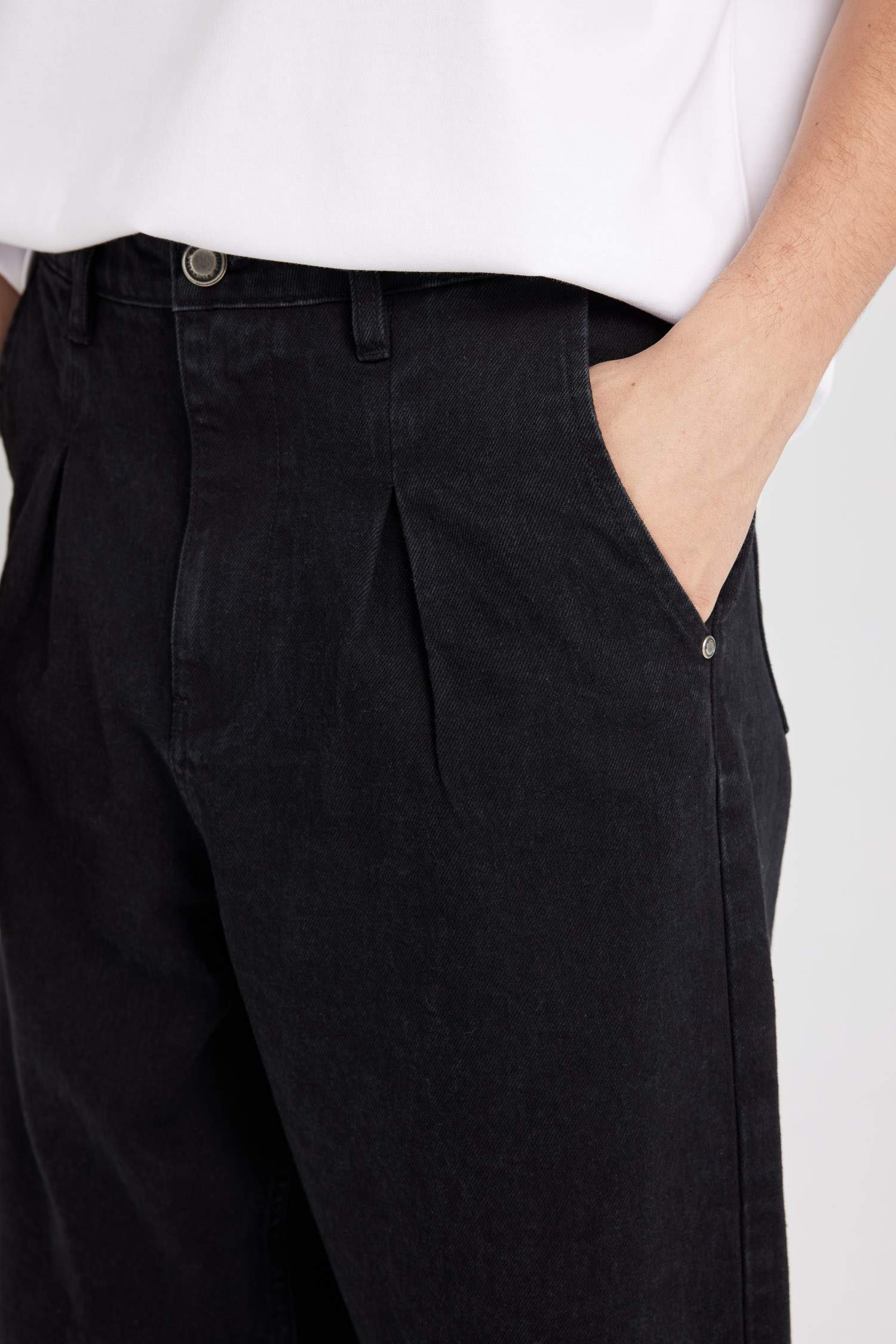 Джинсы свободного кроя 