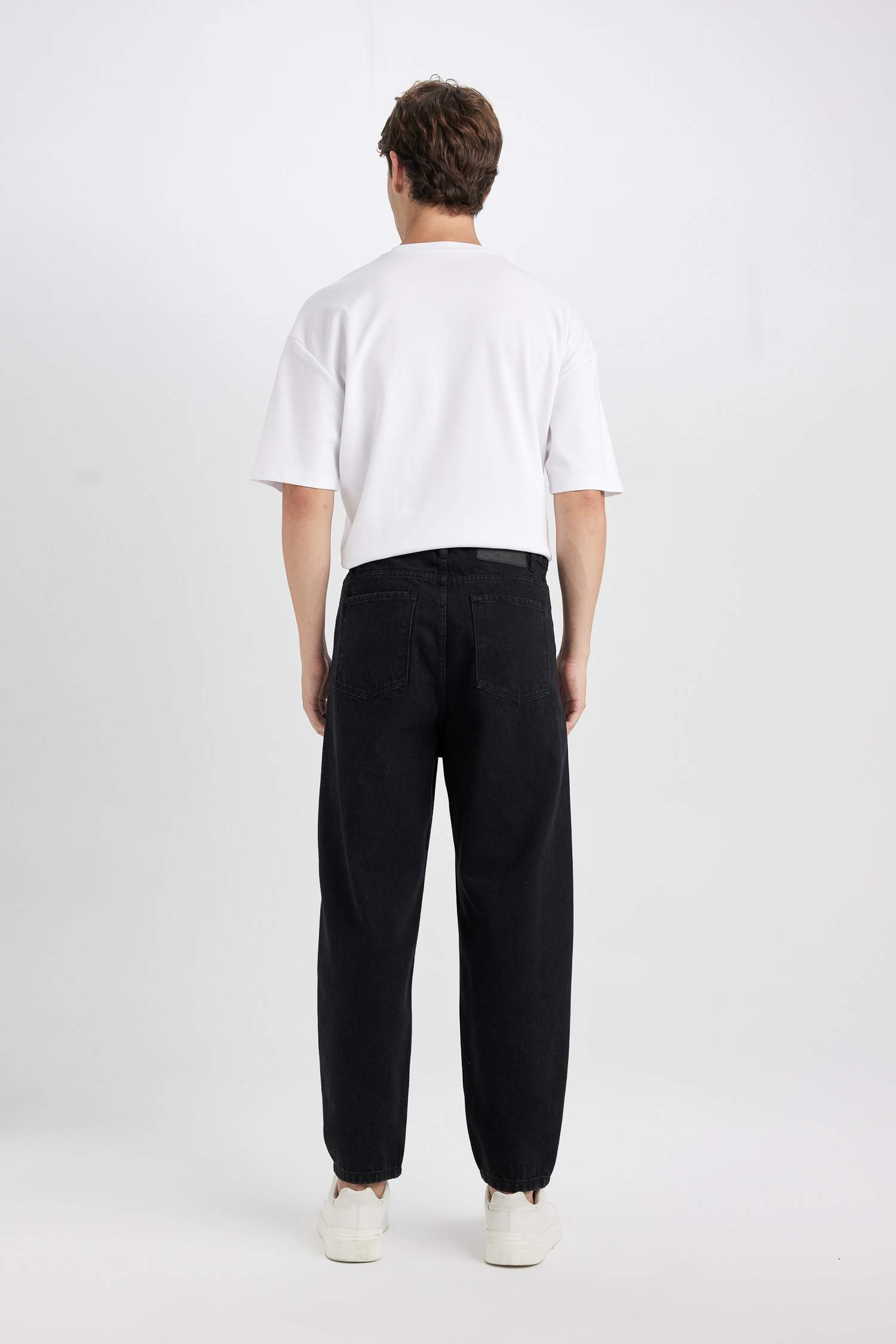 Джинсы свободного кроя 