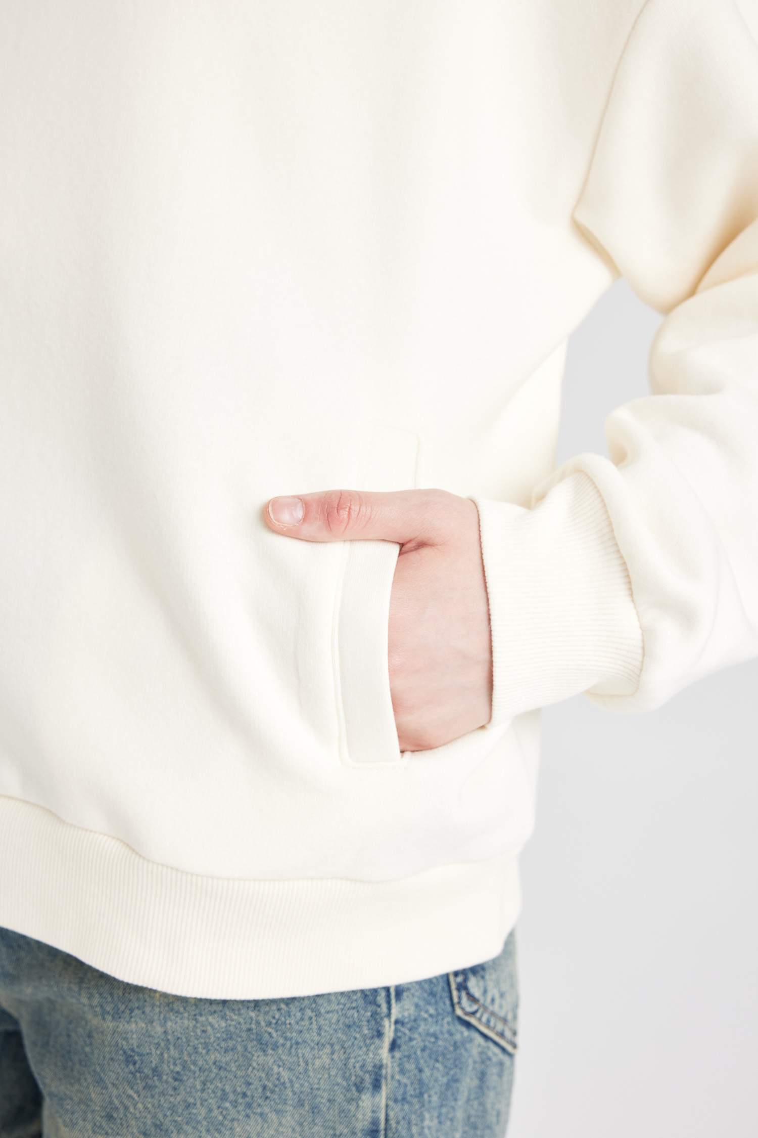 Oversize Geniş Kalıp Fermuarlı Dik Yaka Cepli Basic Düz Kalın Sweatshirt