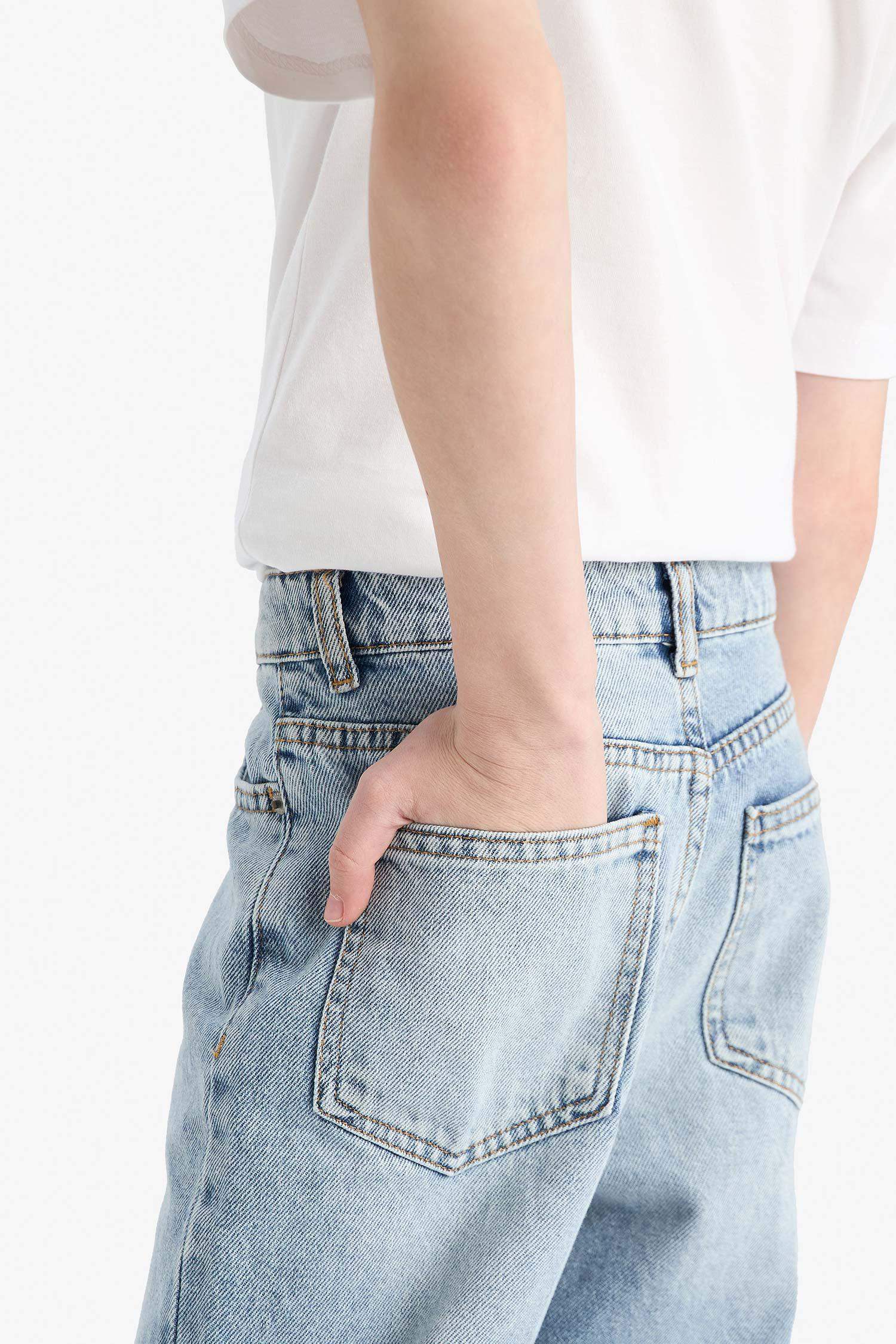 Boy Loose Fit Straight Leg Jeans