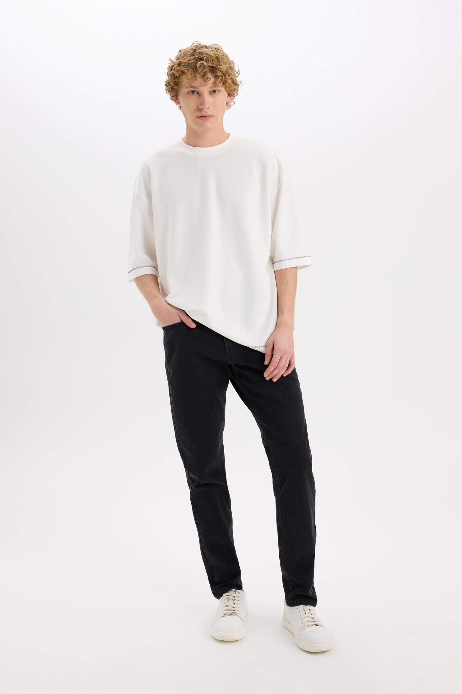 بنطلون جينز تابيرد فيت برجل عادي ضيق