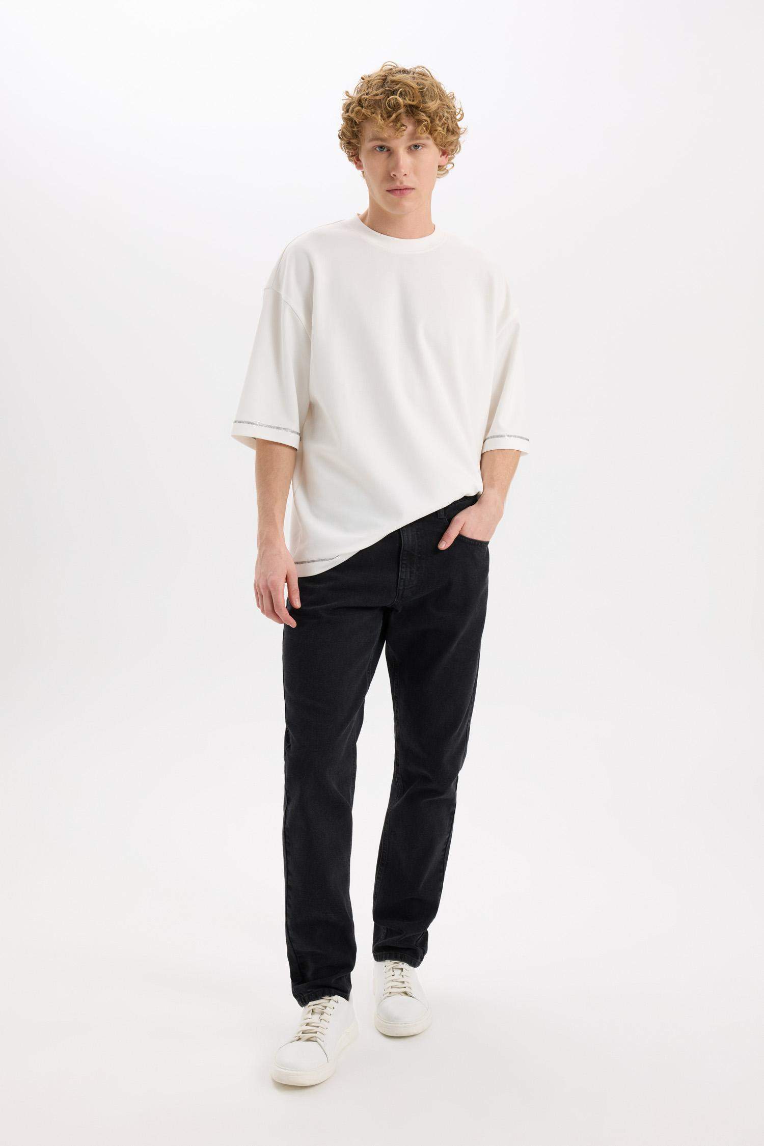 بنطلون جينز تابيرد فيت برجل عادي ضيق