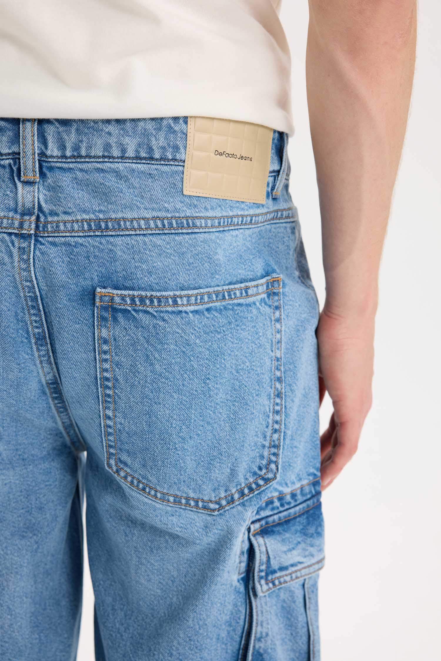 Джинсы Relax Fit с широкими штанинами