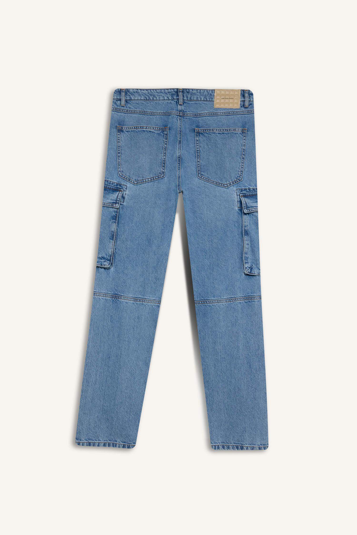 Джинсы Relax Fit с широкими штанинами