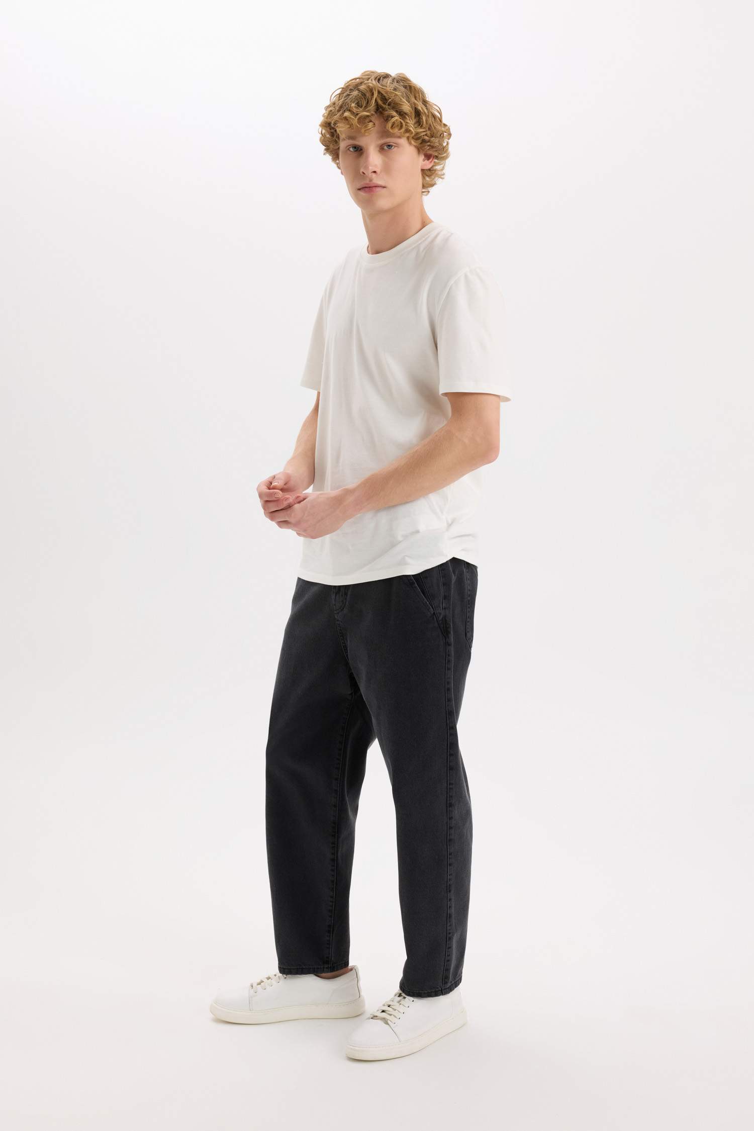 Relaxed Slouchy Fit Wide Leg Jeans