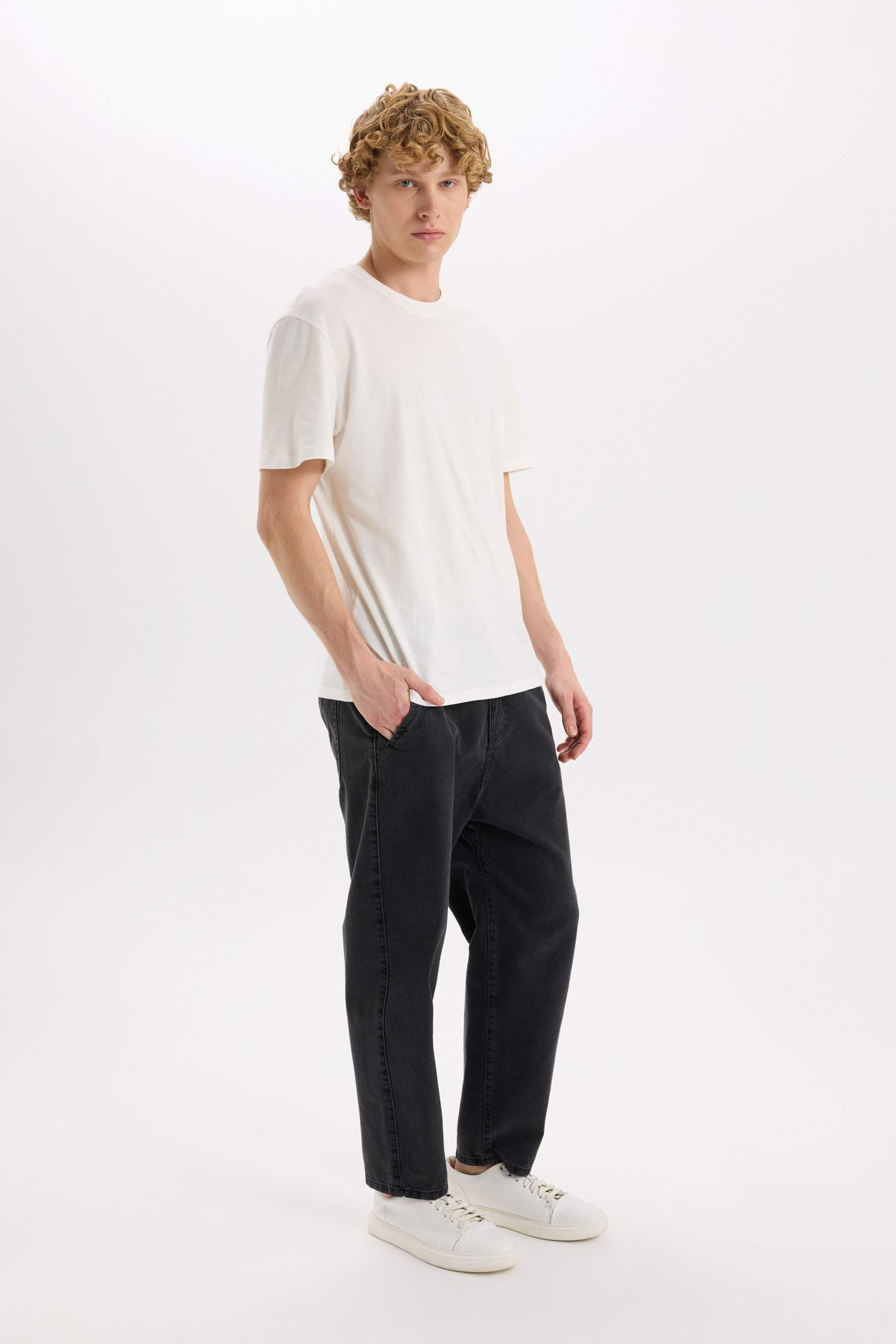 Relaxed Slouchy Fit Wide Leg Jeans