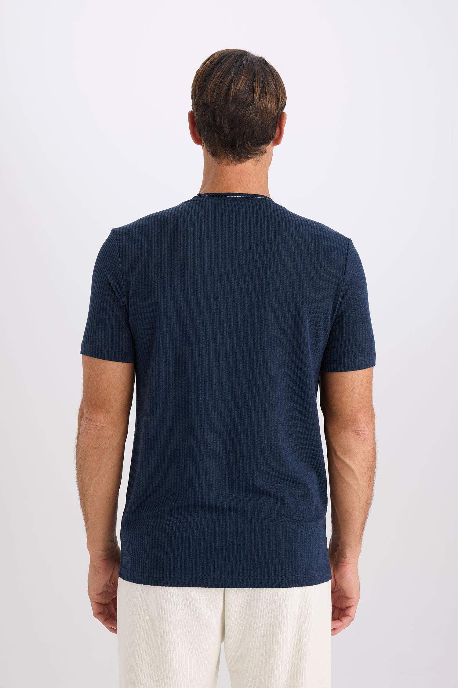 Slim Fit Dar Kesim Bisiklet Yaka Krinkıl Kısa Kollu Tişört