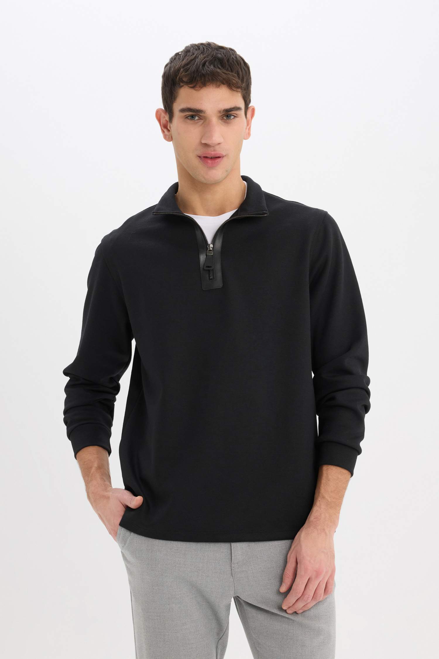 Regular Fit Dik Yaka Yarım Fermuarlı Basic Düz Sweatshirt