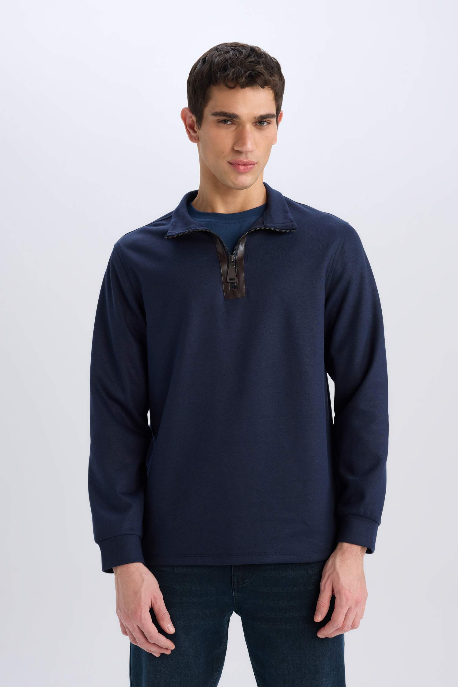 Regular Fit Dik Yaka Yarım Fermuarlı Basic Düz Sweatshirt