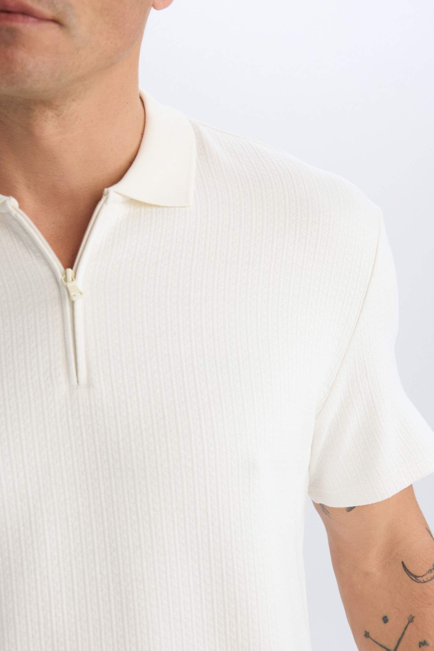 Regular Fit Polo Yaka Yarım Fermuarlı Kısa Kollu Tişört