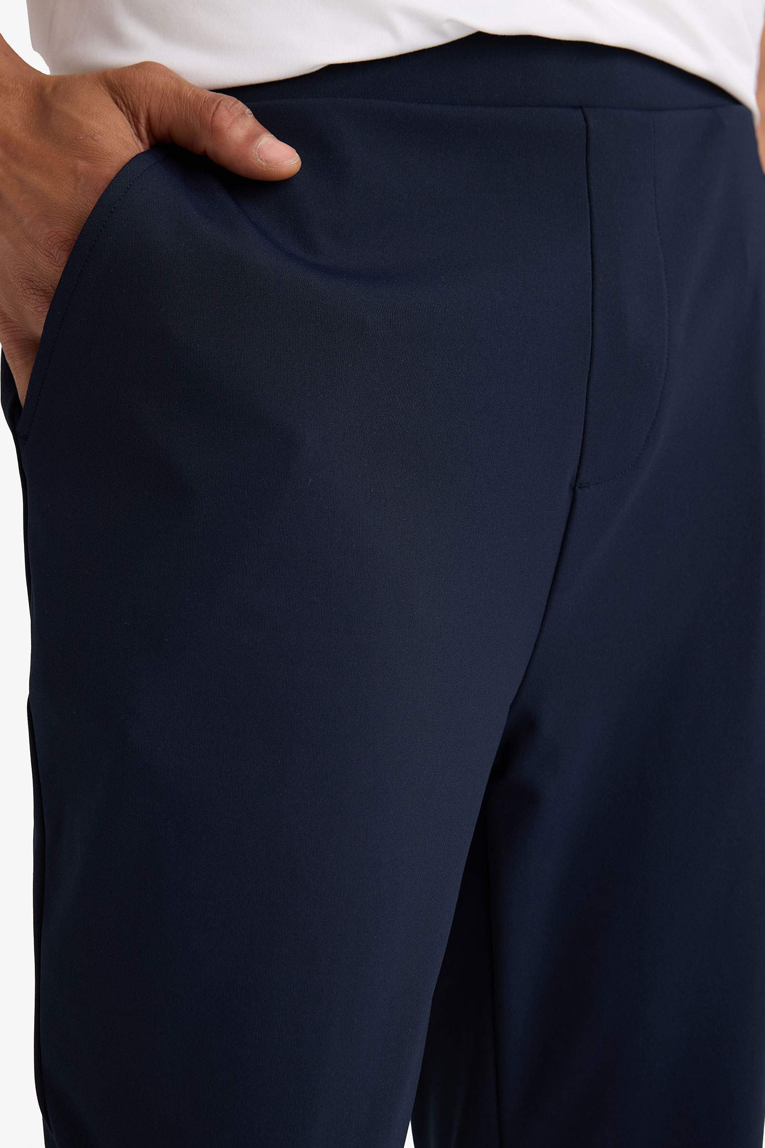 DeFactoFit Slim Fit Dar Kesim Standart Paça Multifonksiyonel Ultrastrech Sporcu Jogger