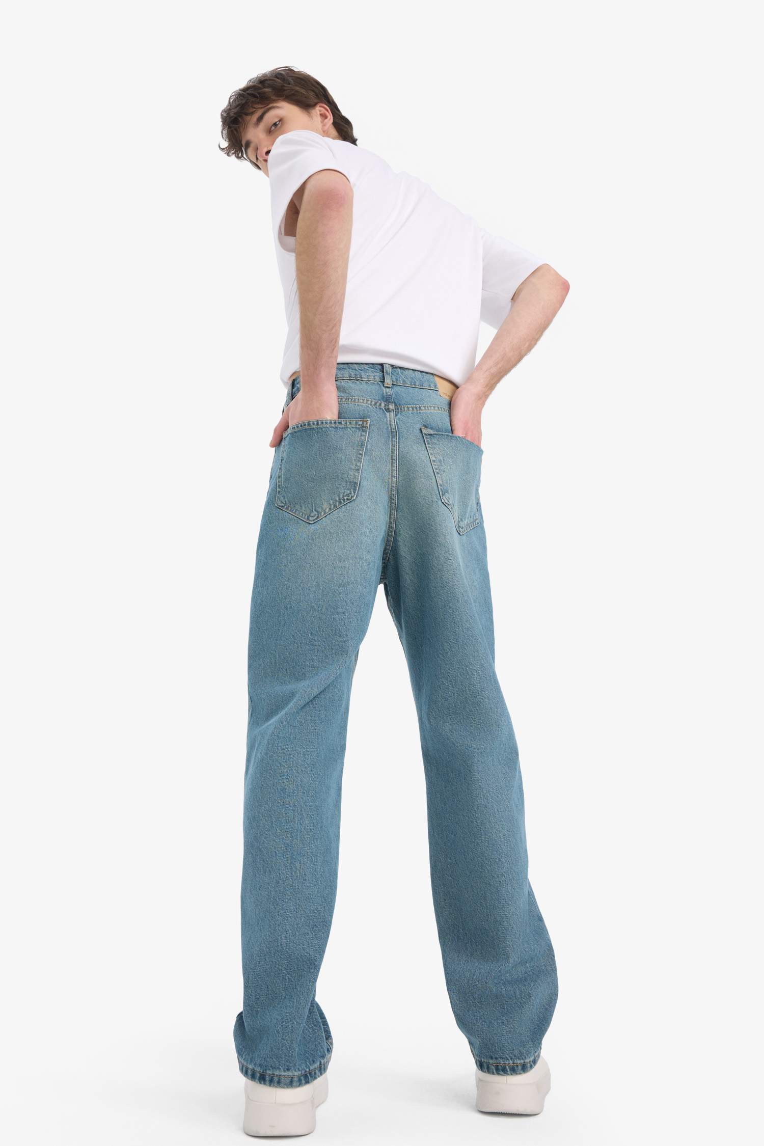 بنطلون قطن باجي فيت برجل عادي وتأثير باهت