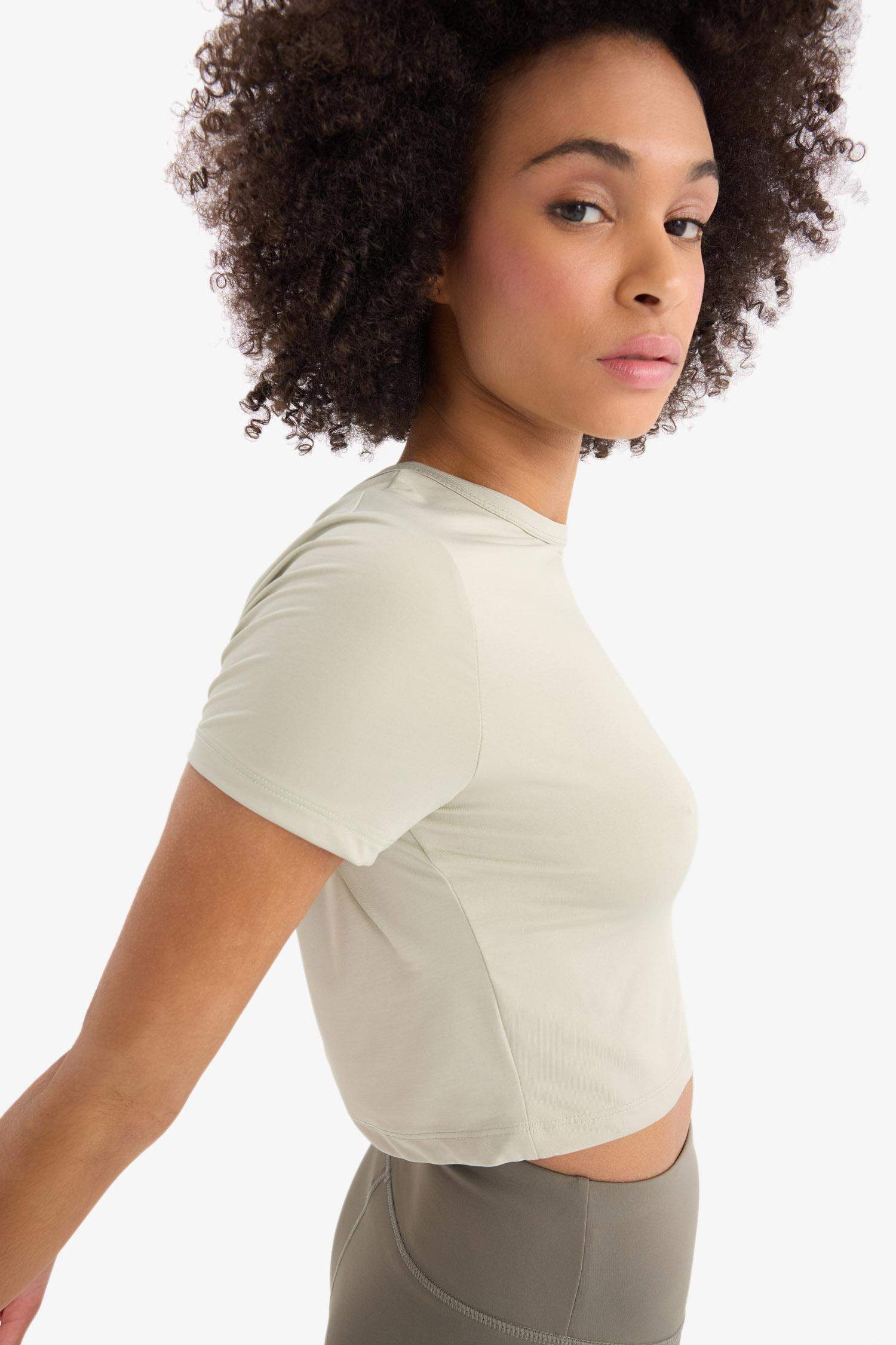 تيشيرت رياضي قصير عادي برقبة مستديرة من DeFactoFit