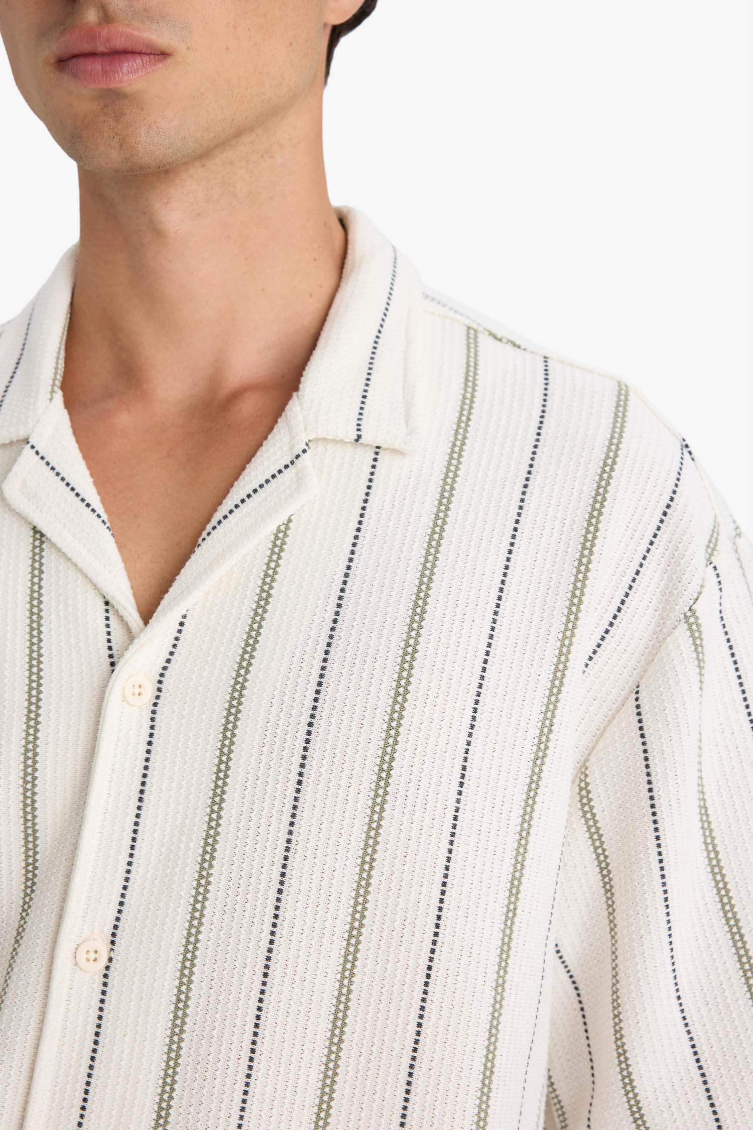 Relax Fit Apaş Yaka Kısa Kollu Çizgili Gömlek