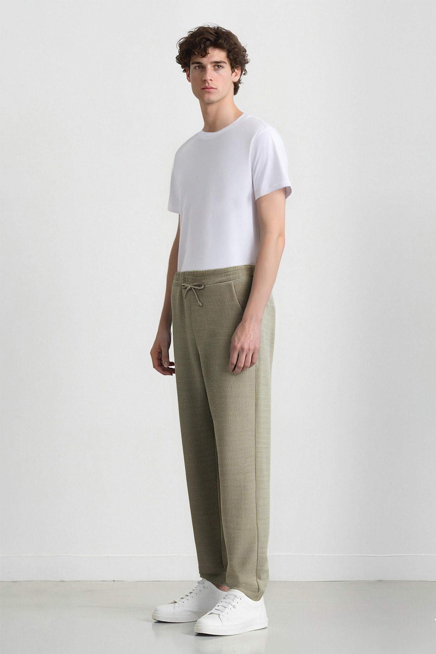 Брюки с широкими штанинами и тремя карманами