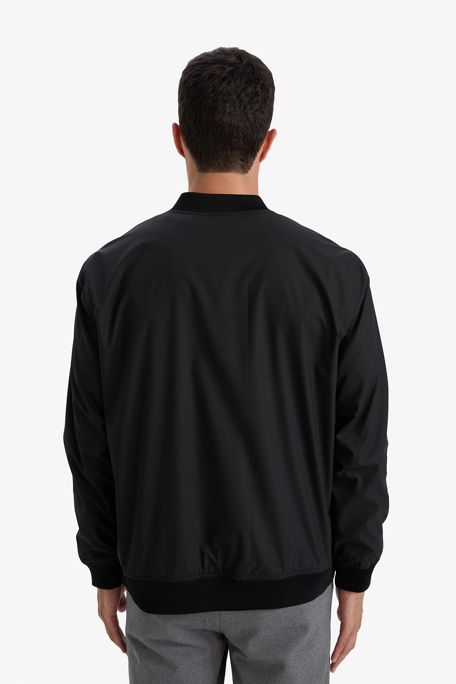 جاكيت بومبر سليم فيت طارد للماء مبطن