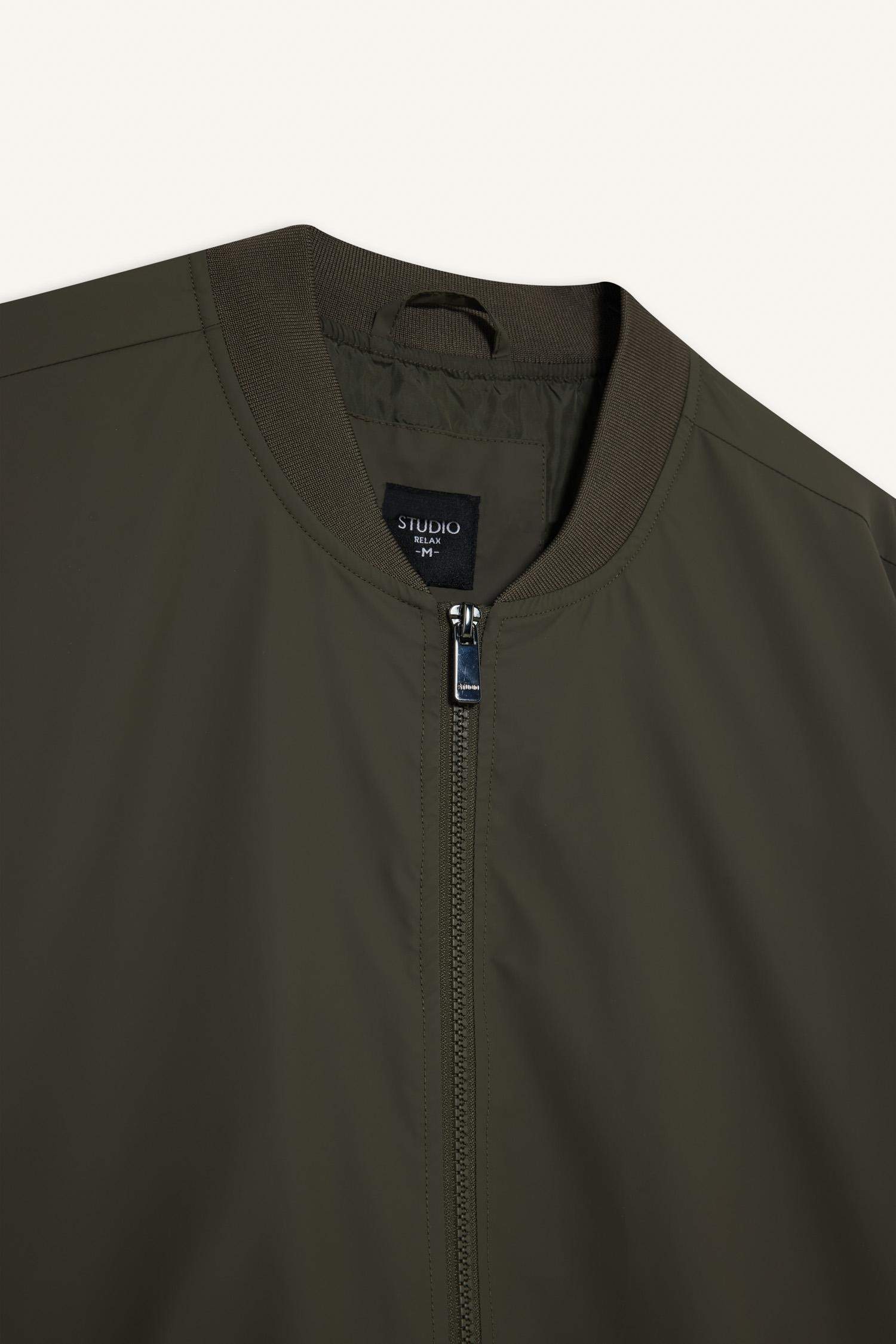 جاكيت بومبر سليم فيت طارد للماء مبطن