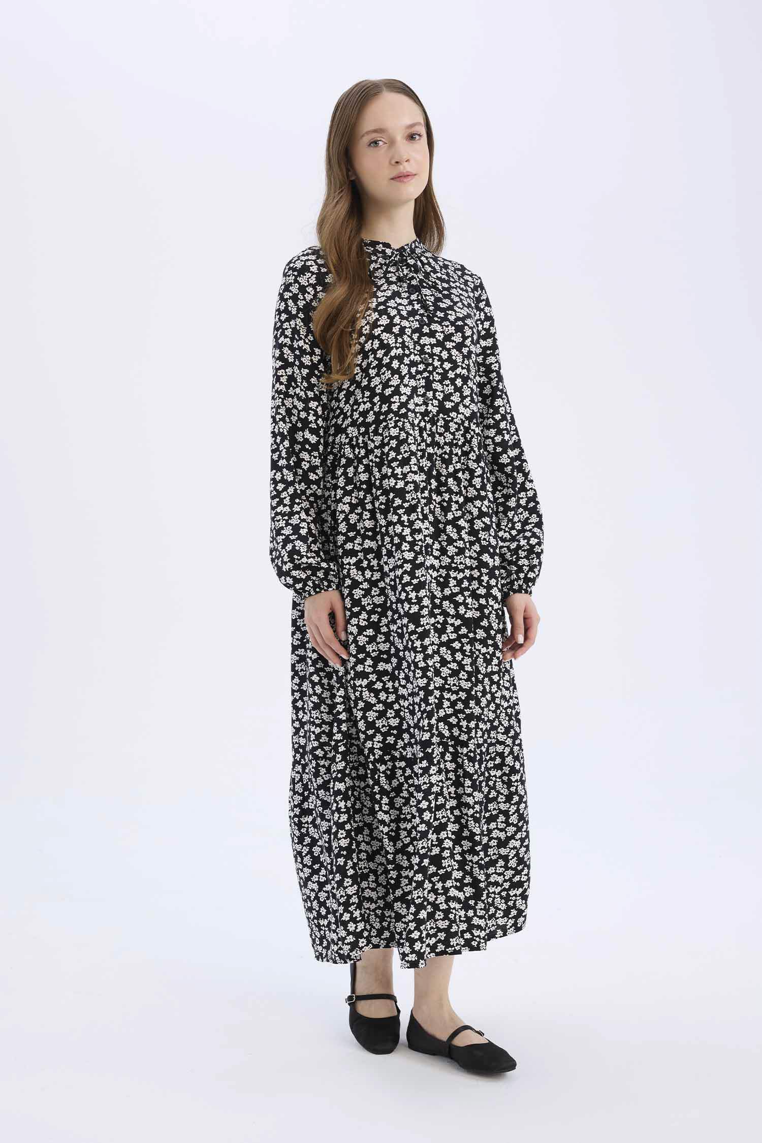 فستان طويل مطبوع من فيسكوز برقبة مستديرة و أكمام طويلة