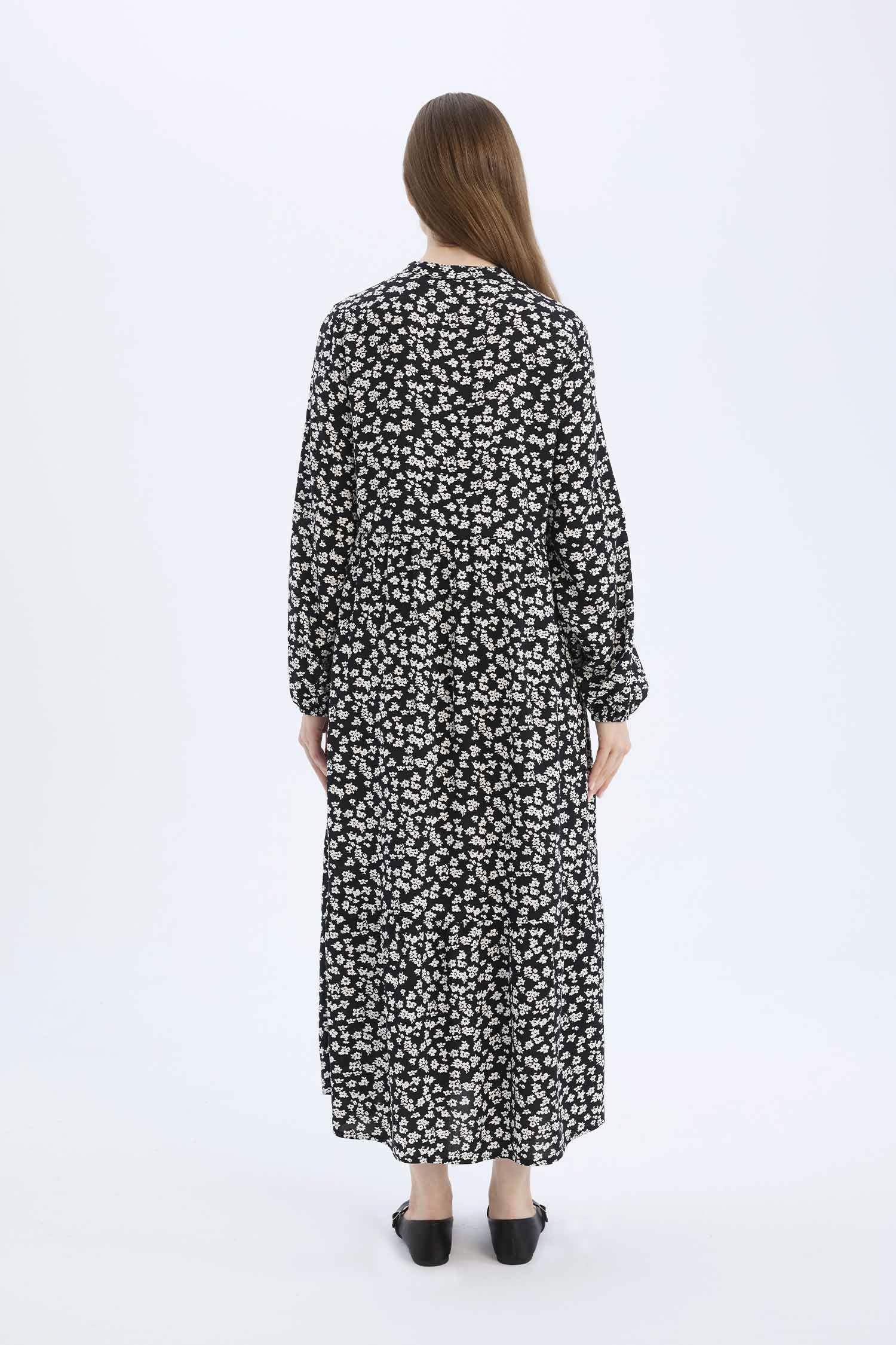 فستان طويل مطبوع من فيسكوز برقبة مستديرة و أكمام طويلة