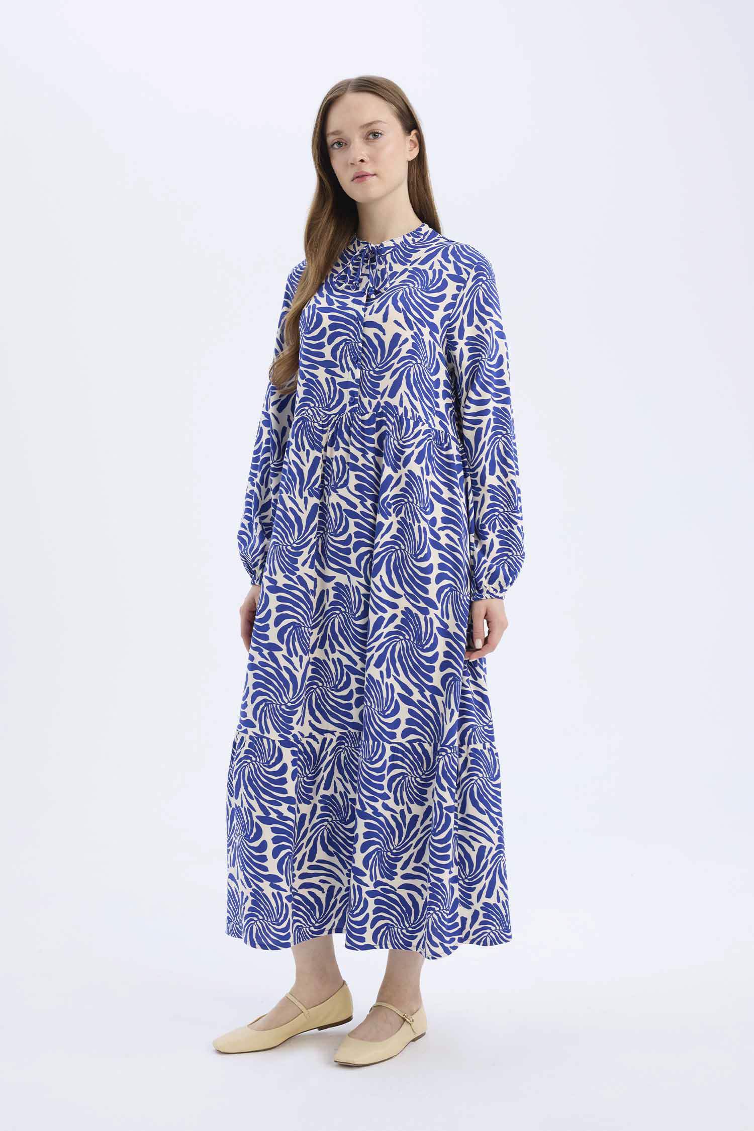 فستان طويل مطبوع من فيسكوز برقبة مستديرة