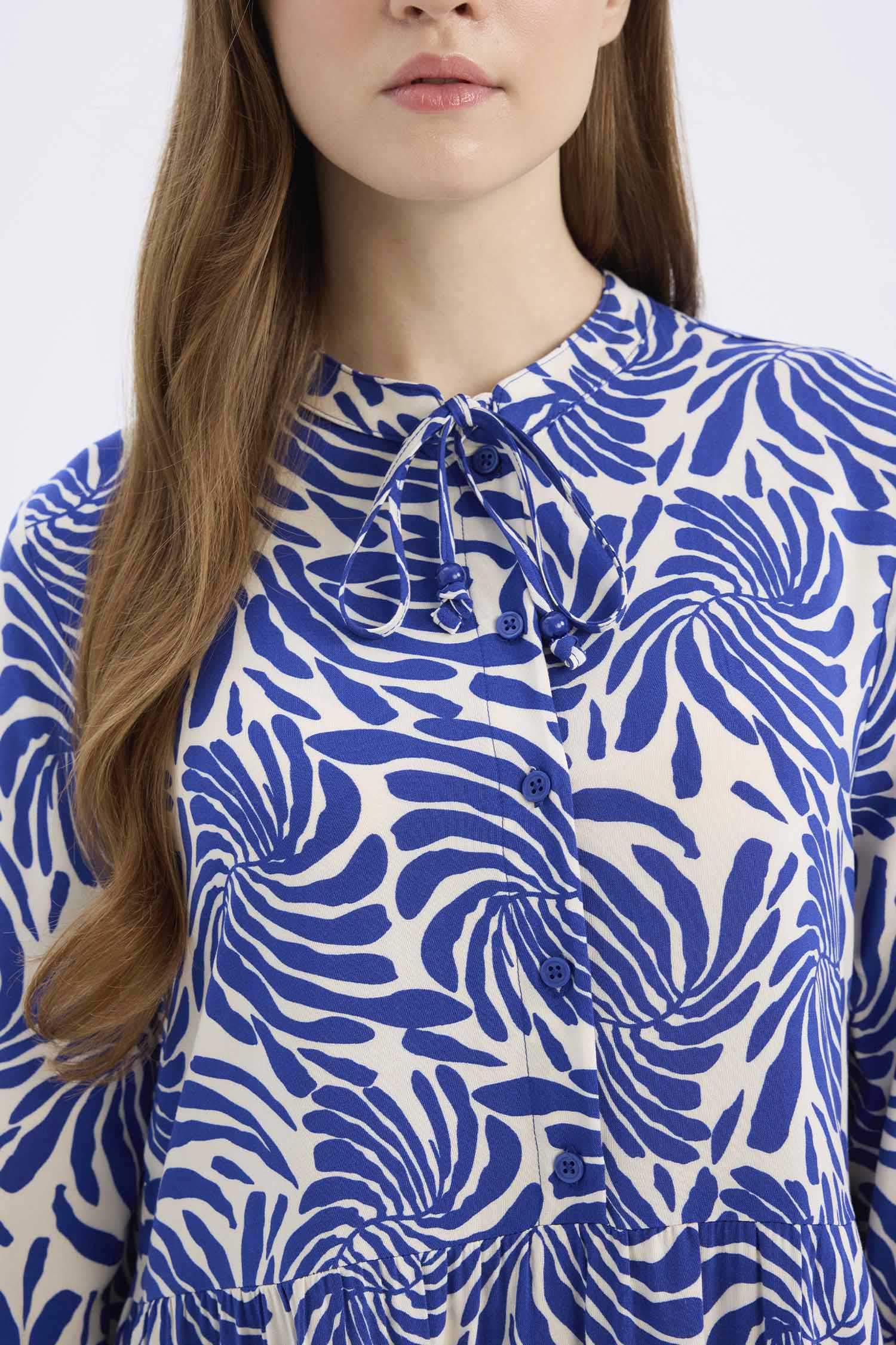 فستان طويل مطبوع من فيسكوز برقبة مستديرة