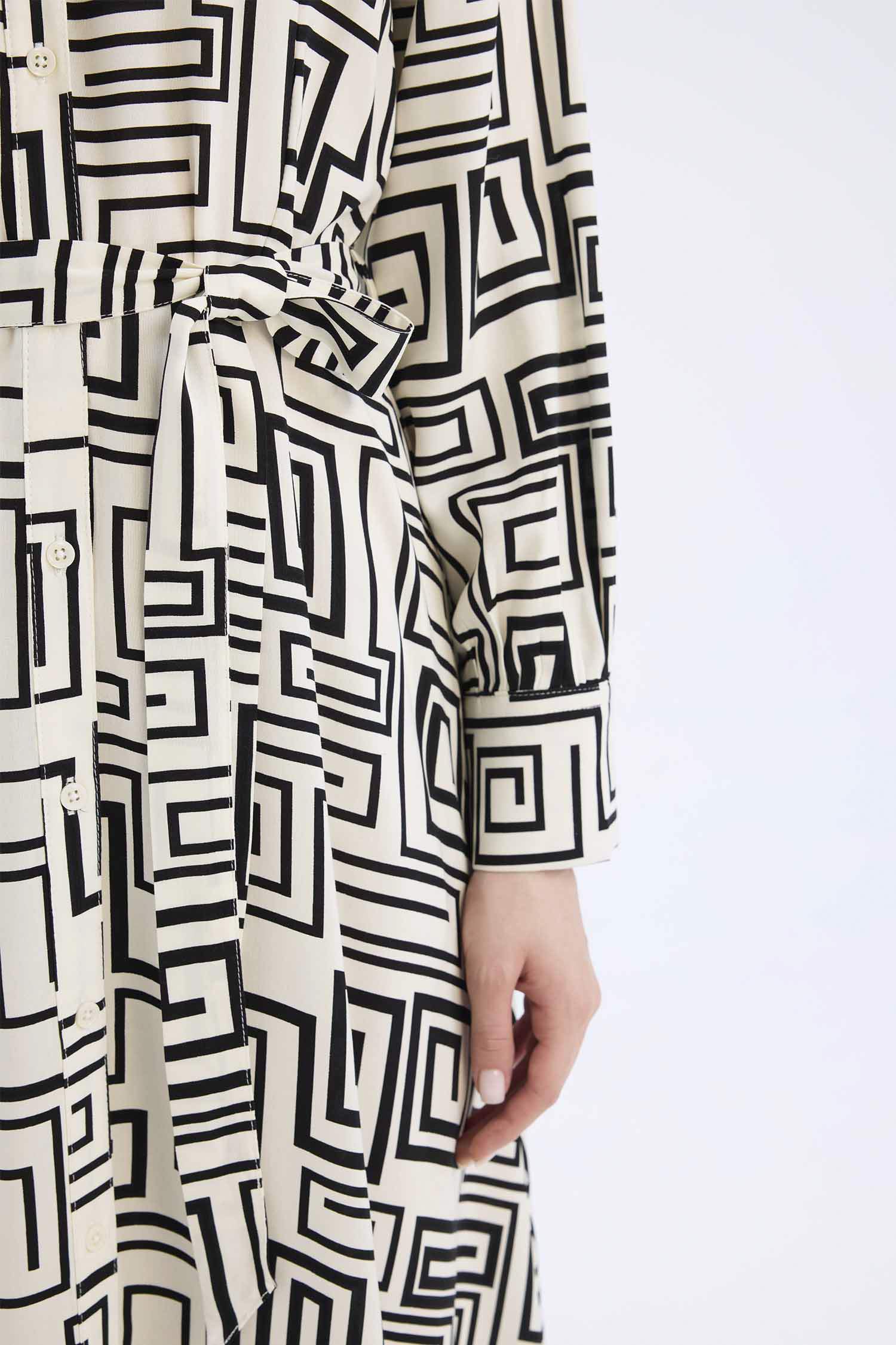 فستان كم طويل مطبوع من فيسكوز برقبة قميص