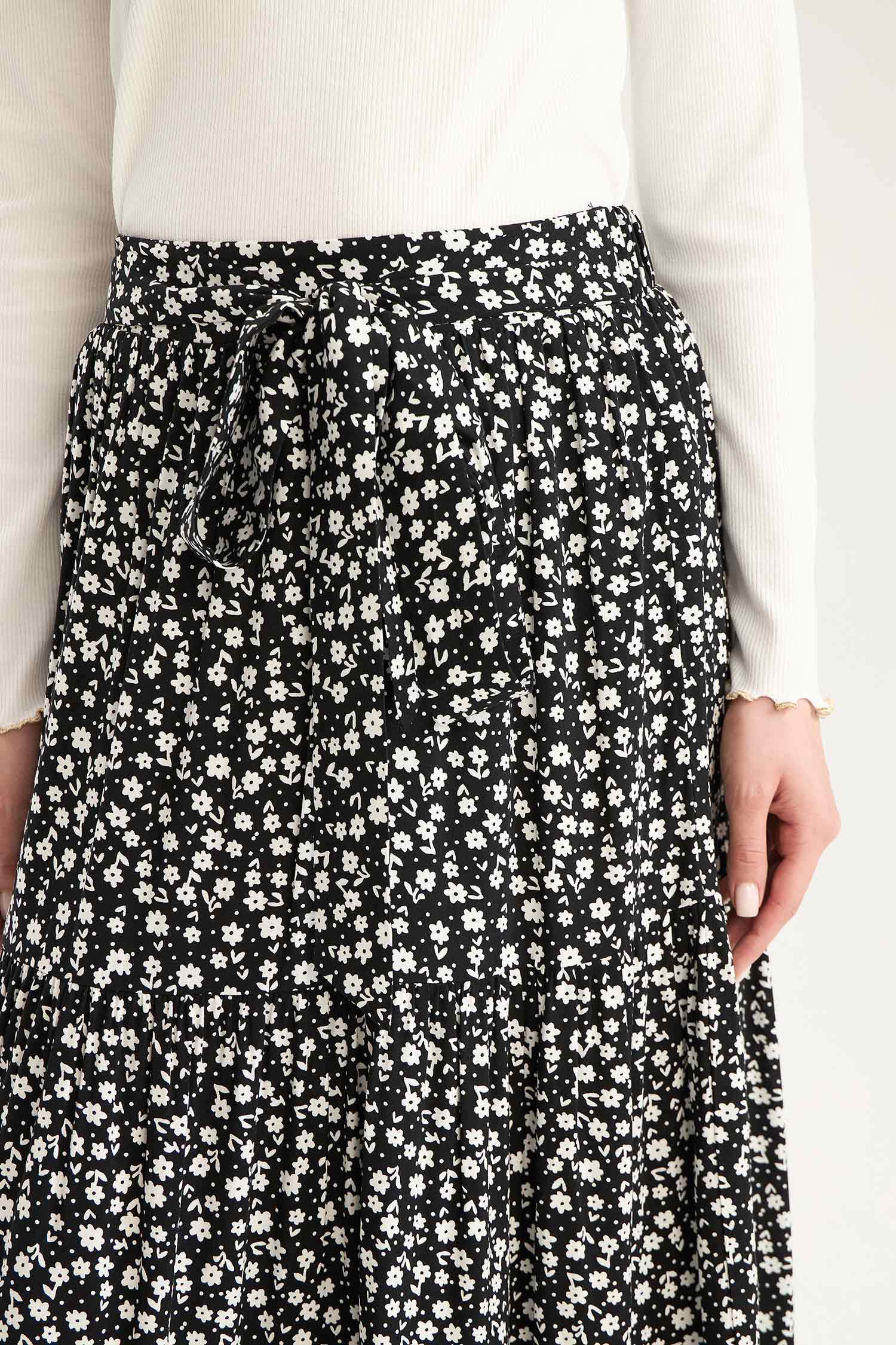 Çiçek Desenli Beli Bağcıklı Viskon Maxi Etek