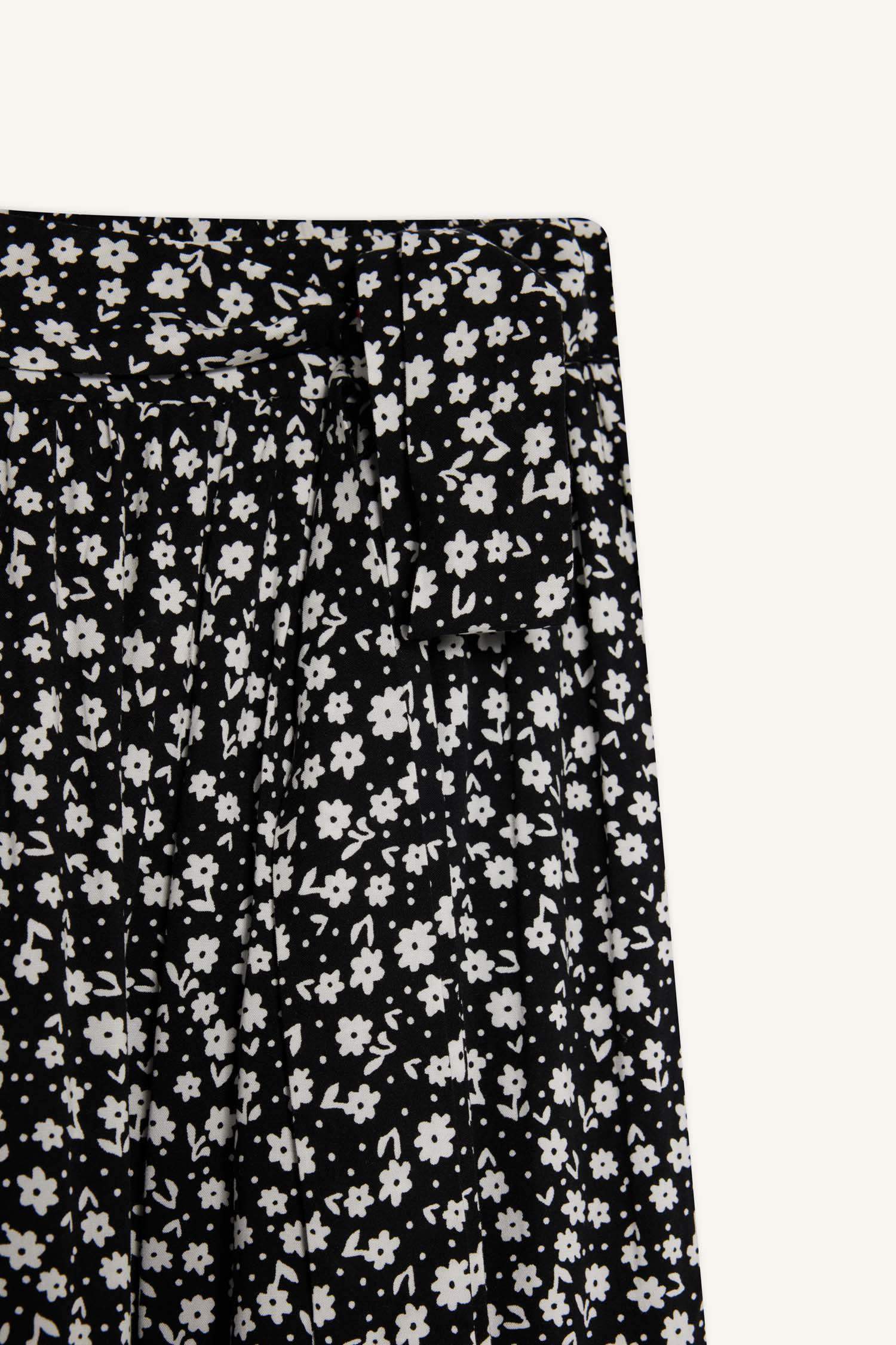 Çiçek Desenli Beli Bağcıklı Viskon Maxi Etek