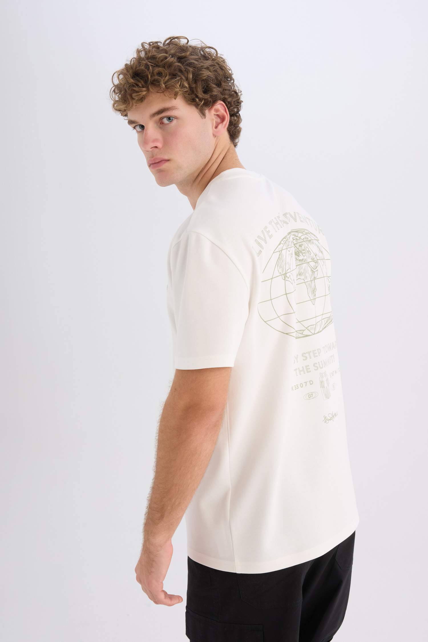 تيشيرت تقيل قصة عادية بياخة مستديرة