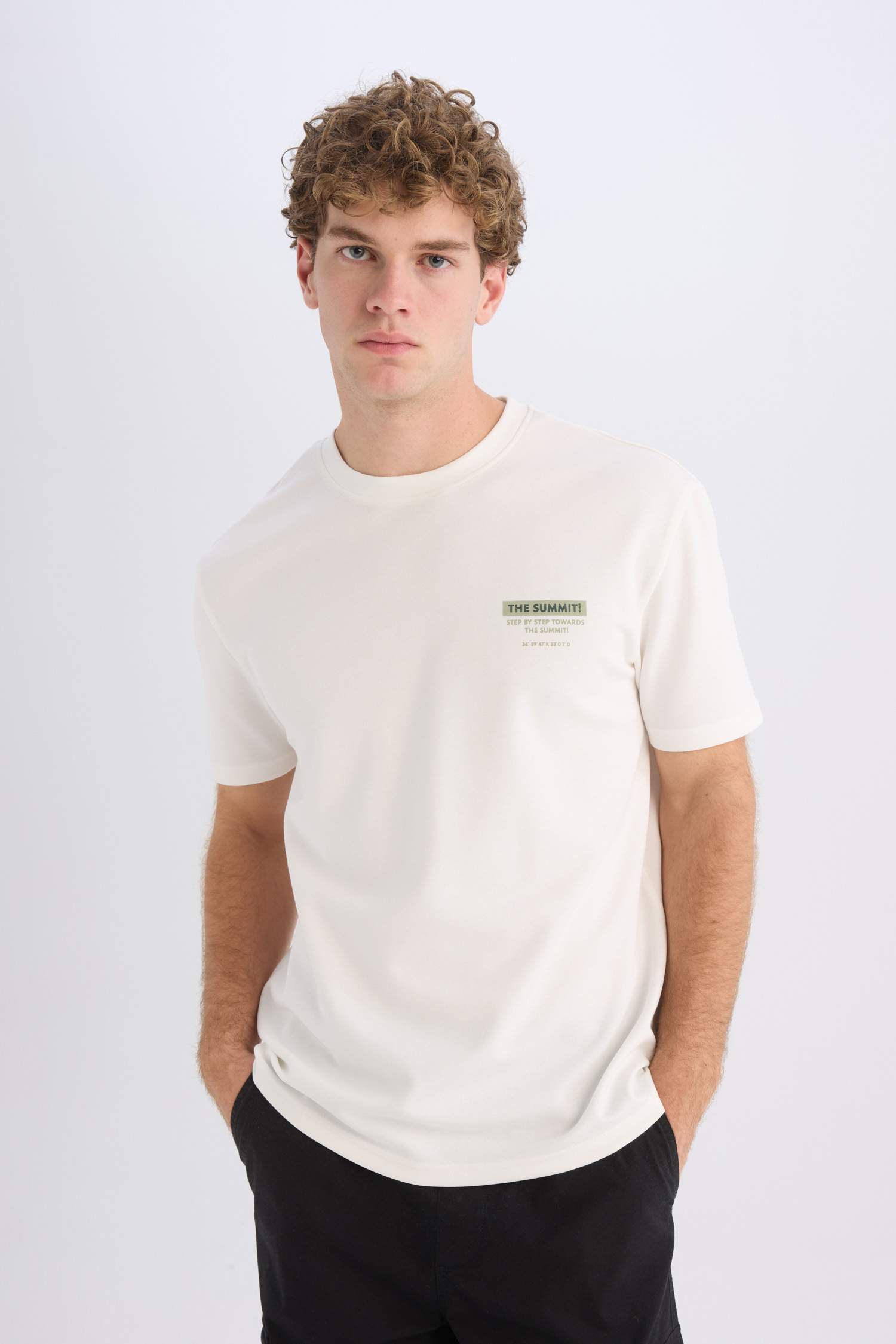 تيشيرت تقيل قصة عادية بياخة مستديرة