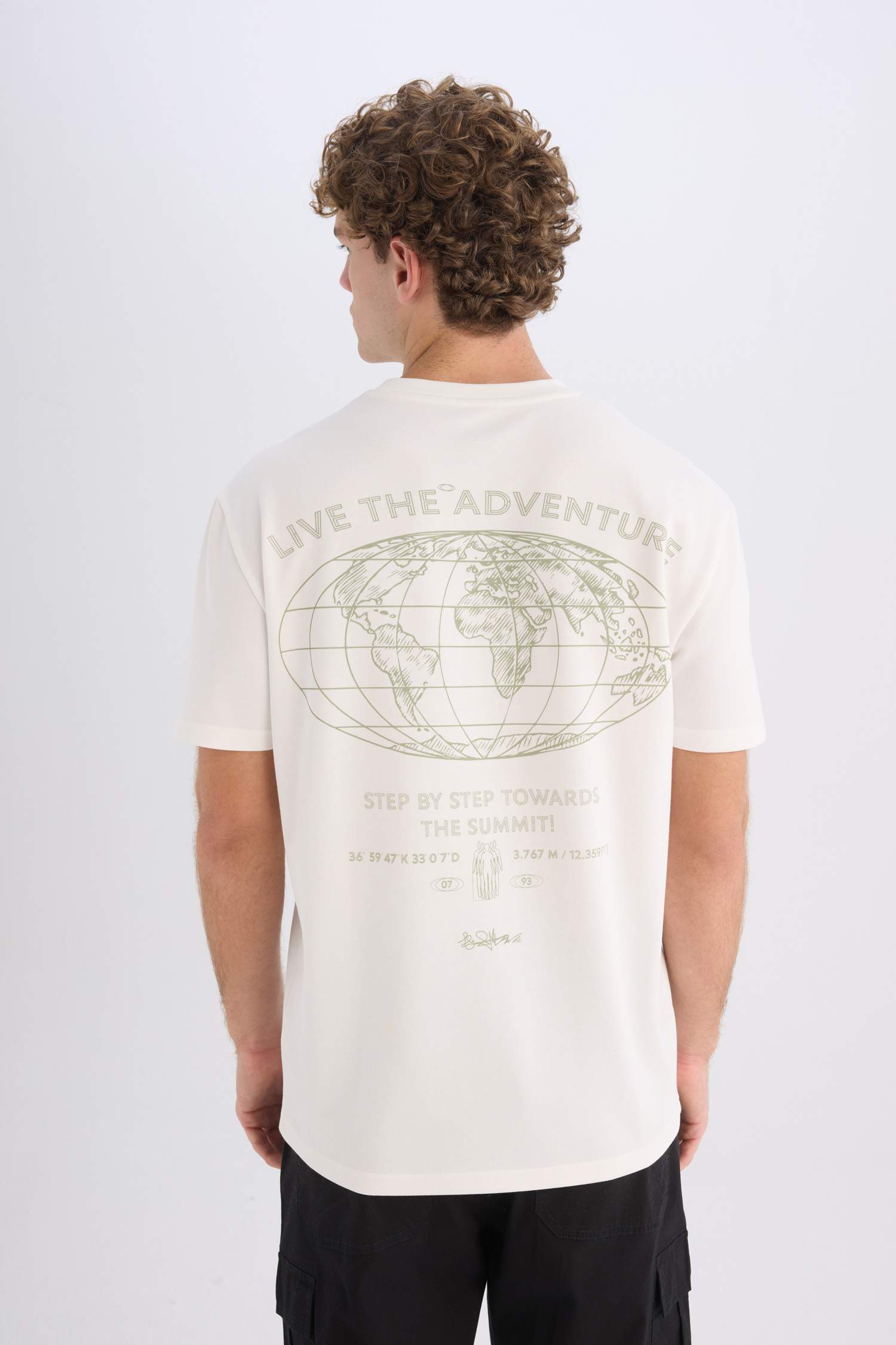 تيشيرت تقيل قصة عادية بياخة مستديرة