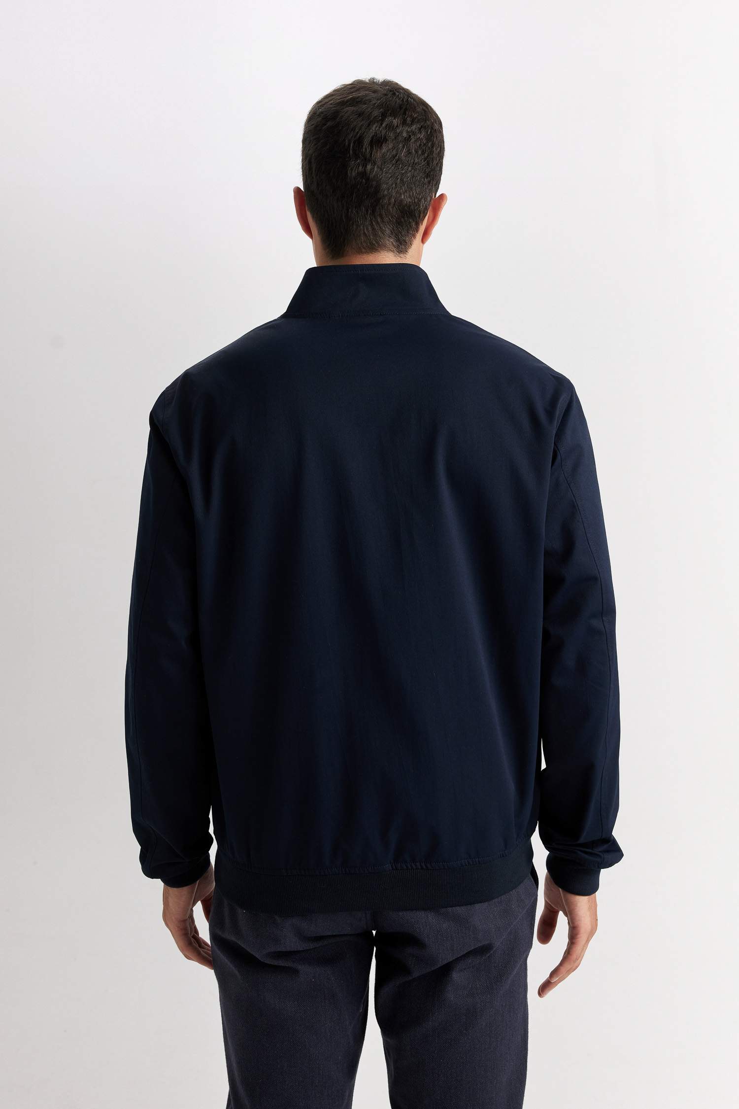 Slim Fit Dar Kesim Dik Yaka Astarlı Fermuarlı Cepli Mevsimlik Baharlık Mont