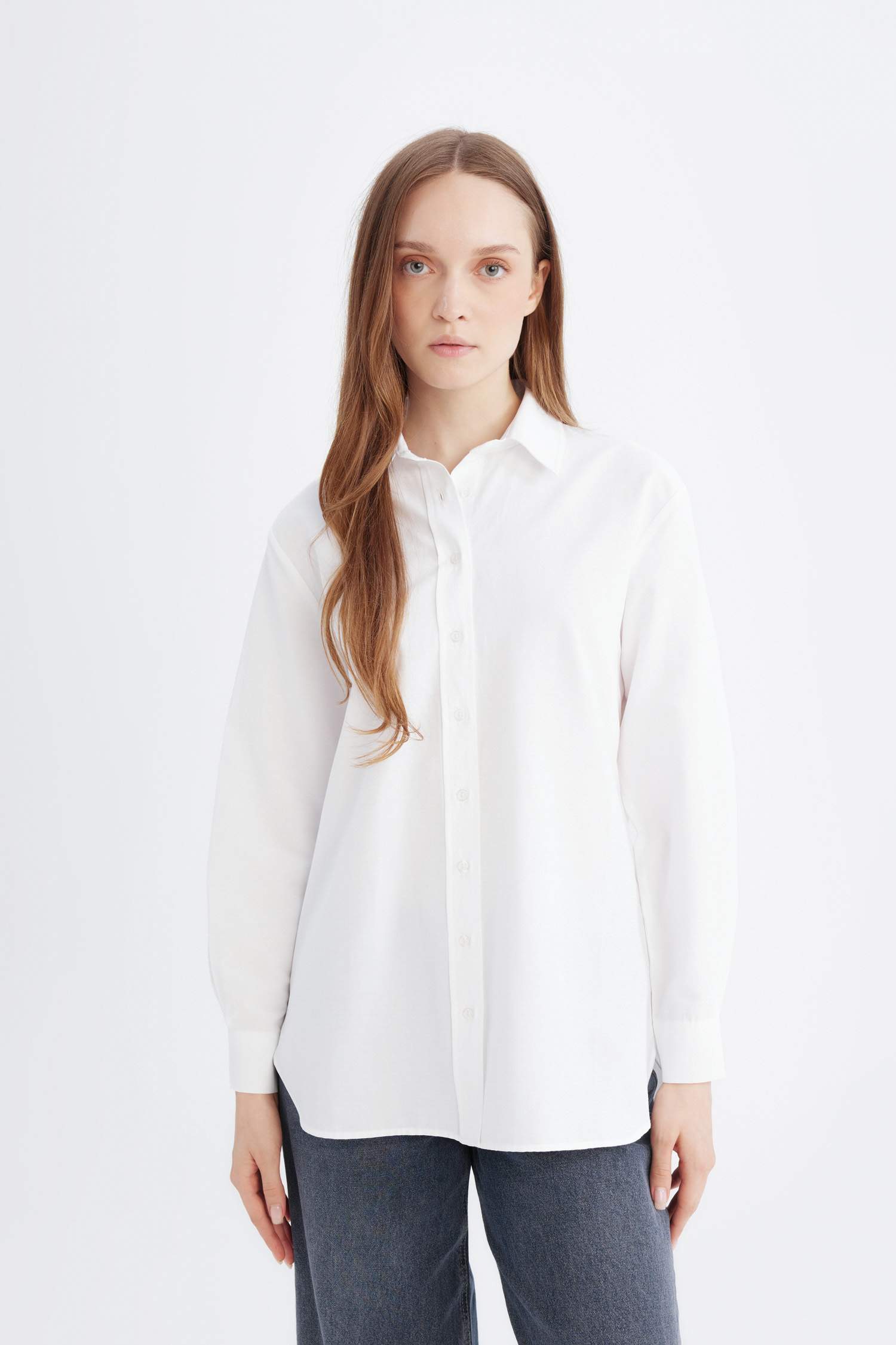 قميص ابيض طويل بوبلين قصة مريحة وردن طويل