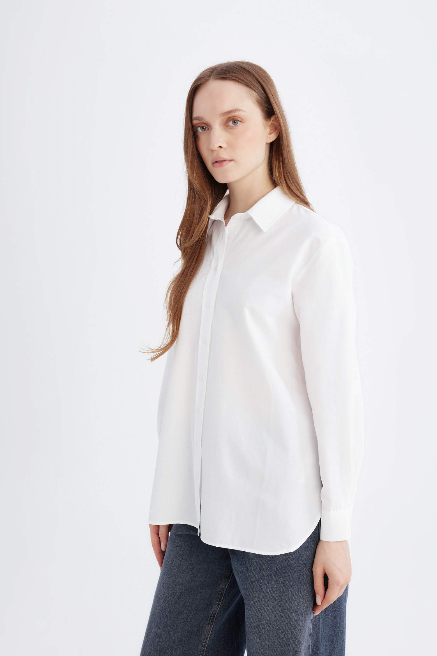 قميص ابيض طويل بوبلين قصة مريحة وردن طويل