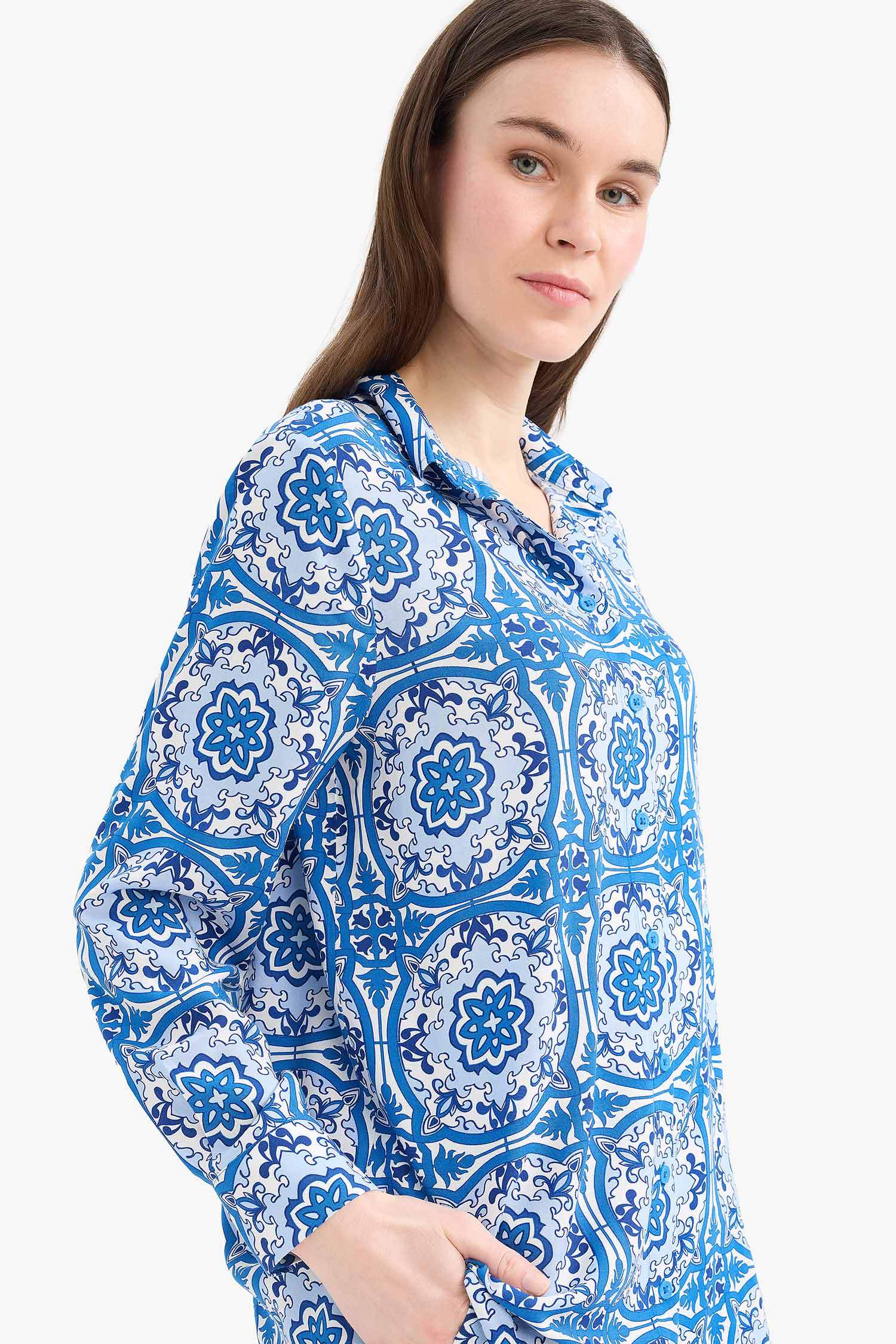 تونيك فيسكوز مطبوع قصة مريحة بياقة قميص