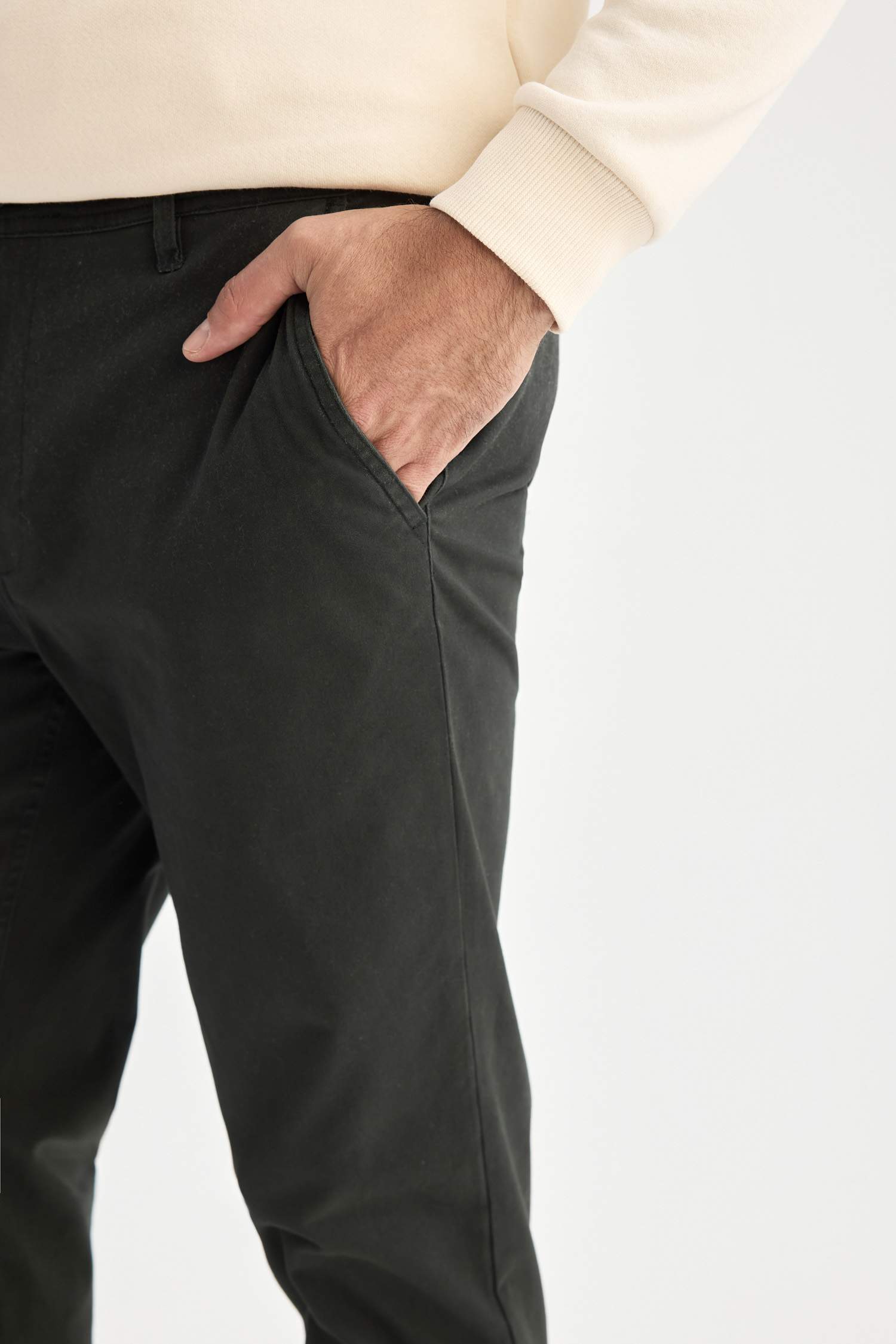 بنطلون سادة تشينو برجل عادي