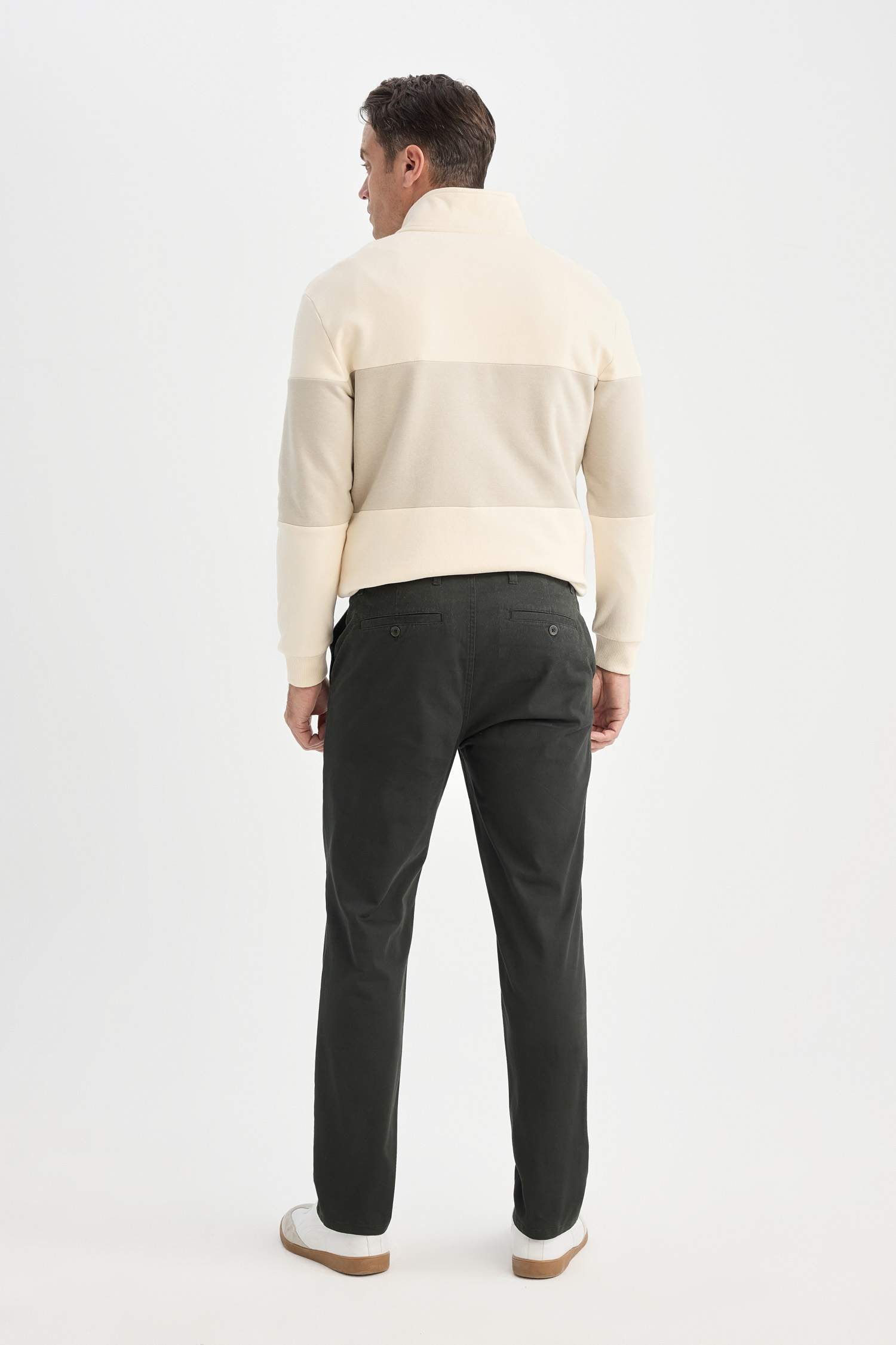 بنطلون سادة تشينو برجل عادي