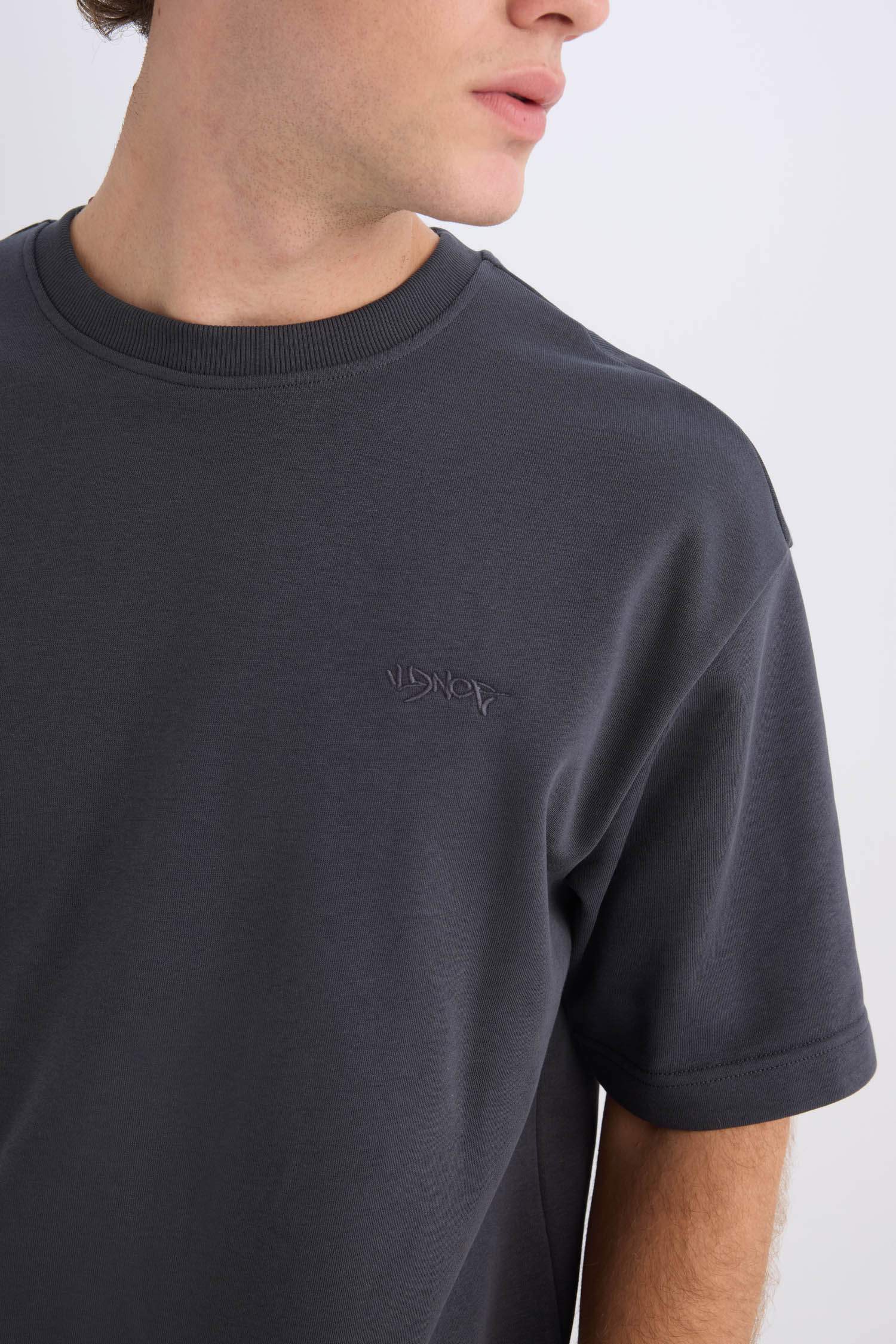 Boxy Fit с круглым вырезом, короткий рукав футболка