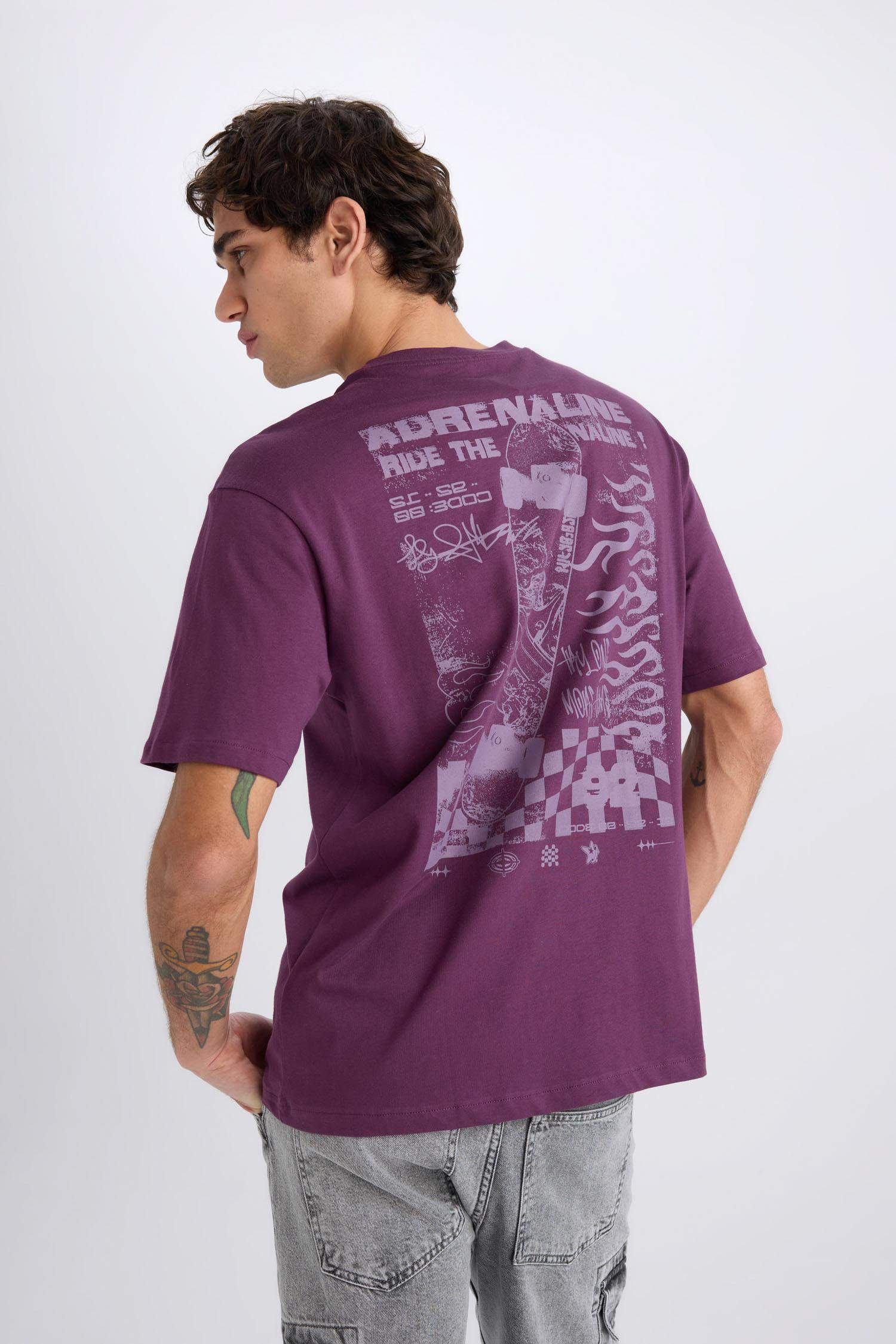 Boxy fit футболка с круглым вырезом, с принтом на спине и короткими рукавами